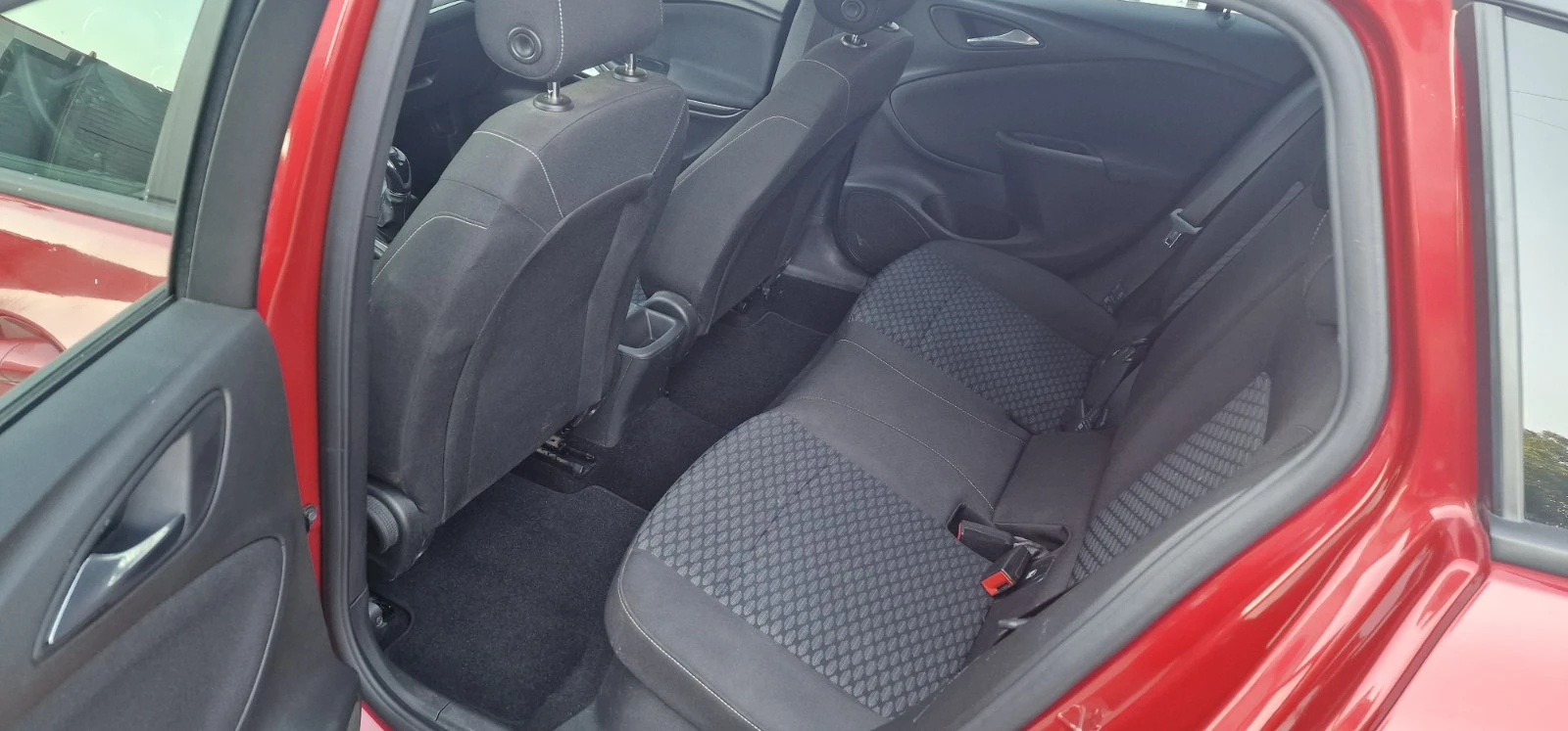 Opel Astra Sport Tourer 1.5 TDI - изображение 7