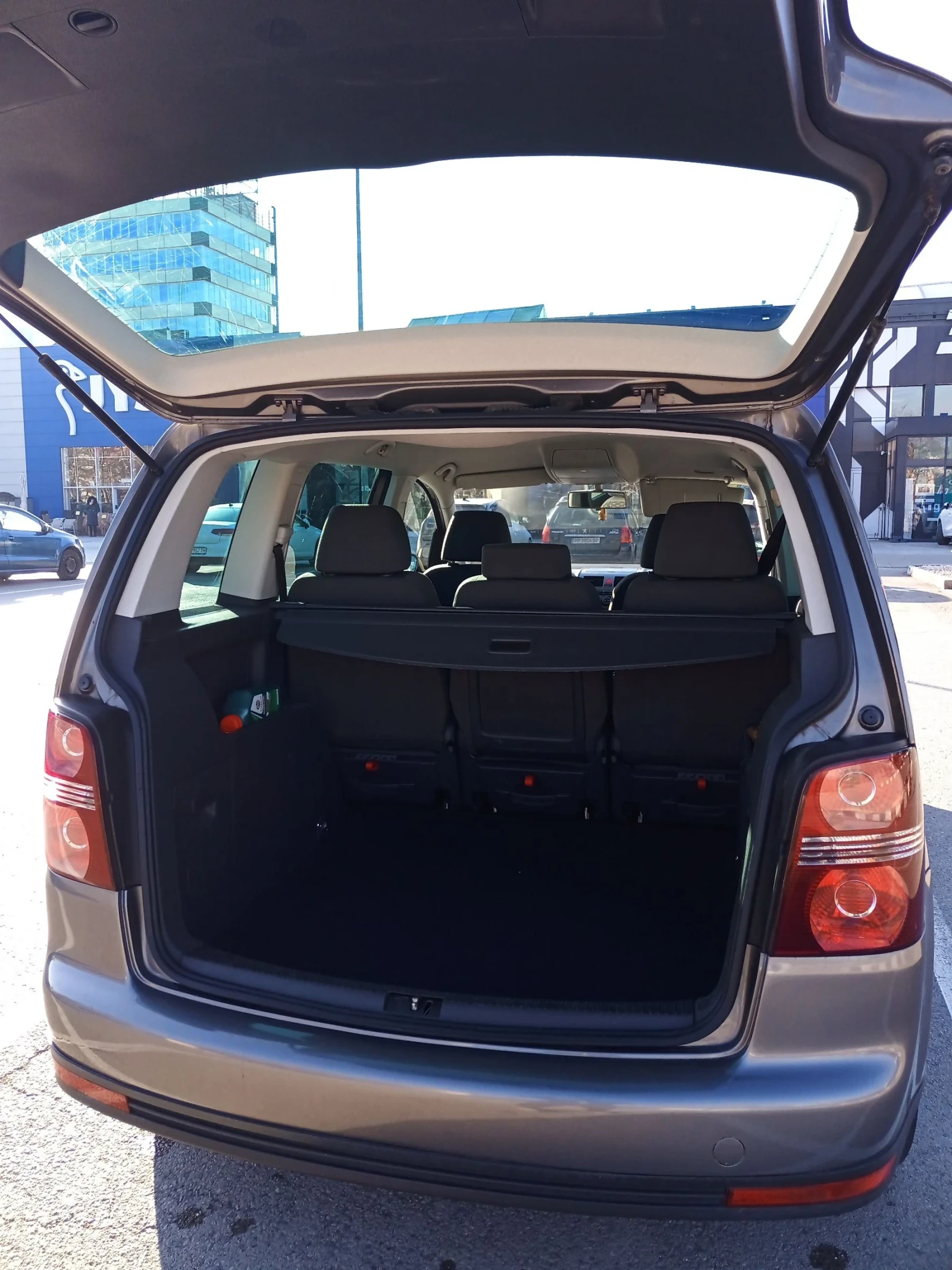 VW Touran, снимка 5 - Автомобили и джипове - 53835869