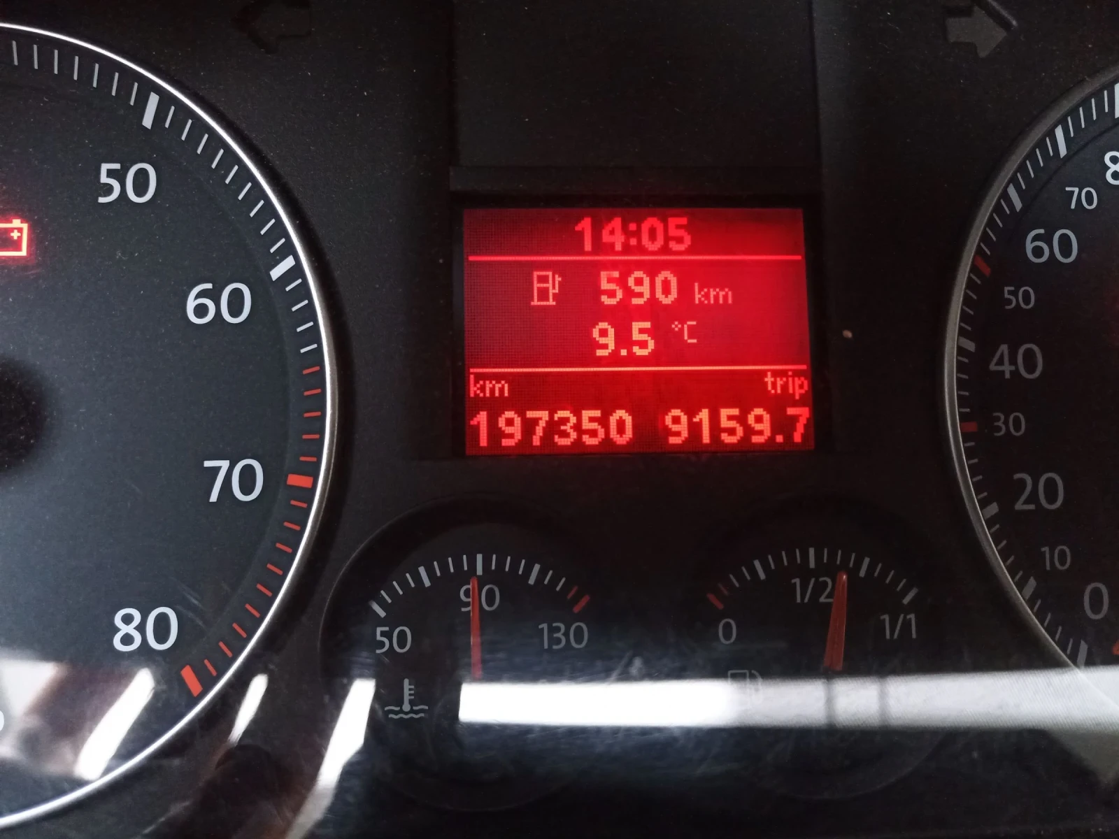 VW Touran, снимка 12 - Автомобили и джипове - 53835869