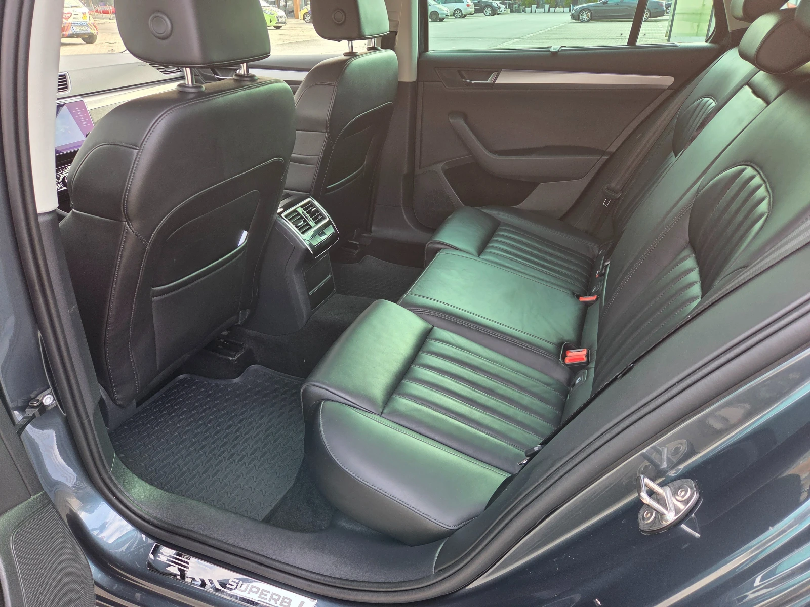 Skoda Superb 2.0 TDI, 4x4, 190 к.с., снимка 10 - Автомобили и джипове - 53870075