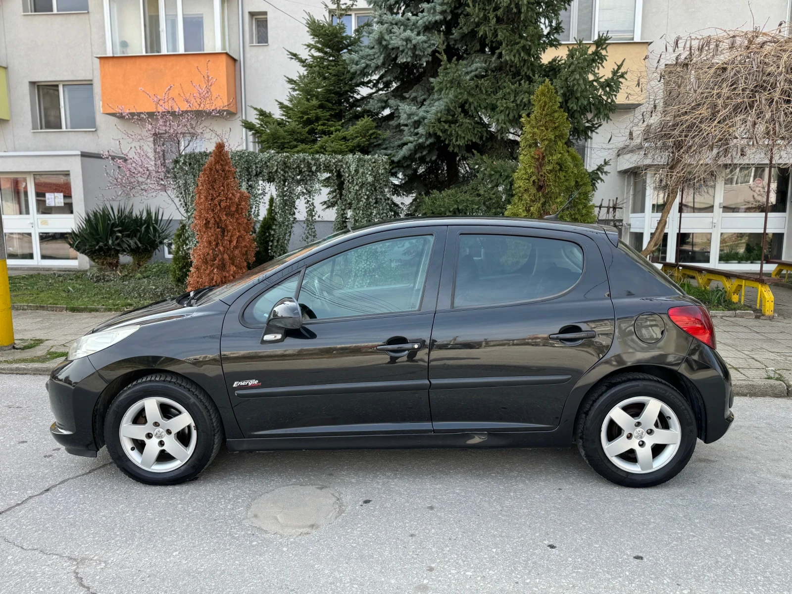 Peugeot 207 1.4 HDI / Navi / Carplay, снимка 8 - Автомобили и джипове - 53979004