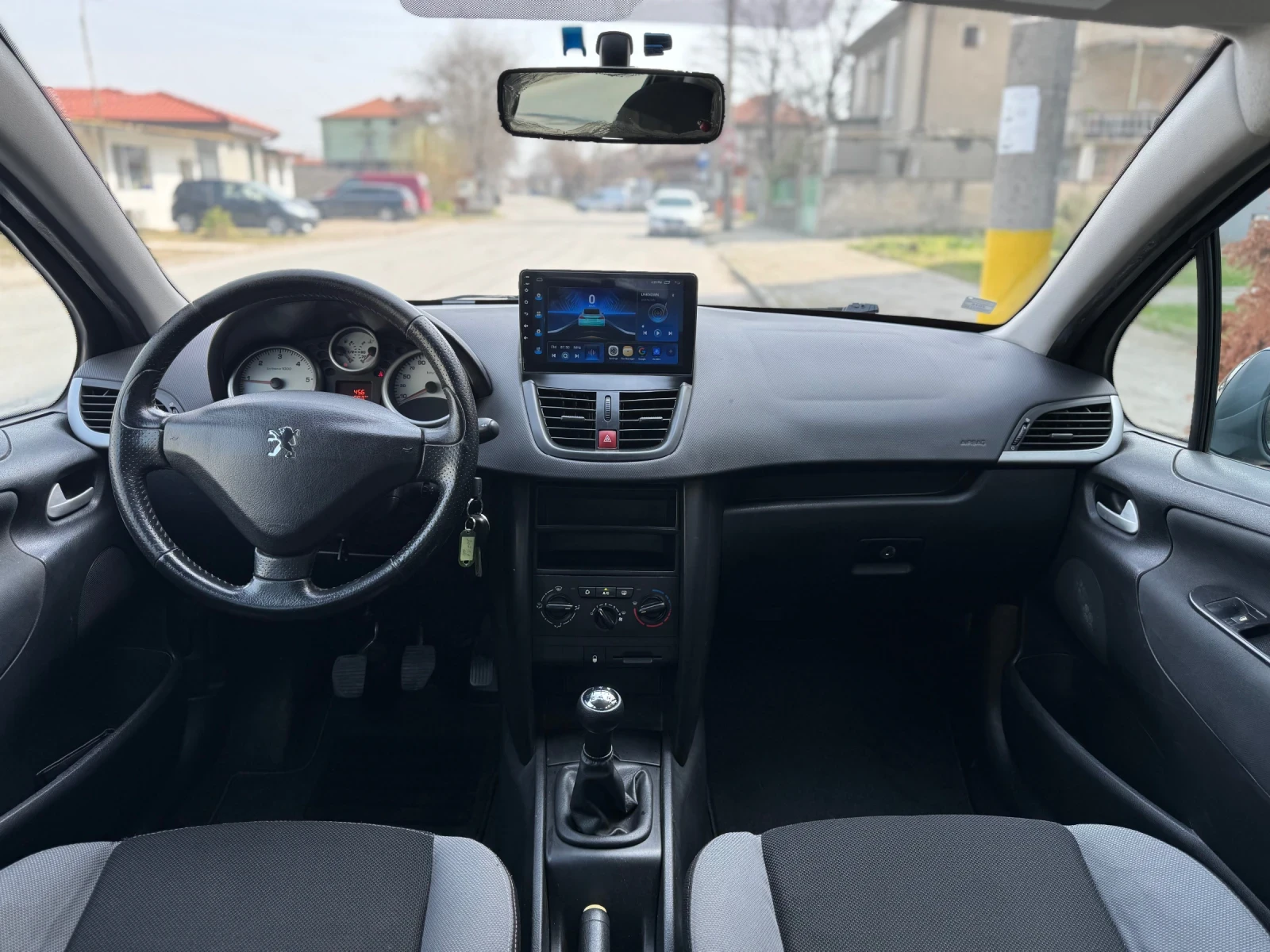 Peugeot 207 1.4 HDI / Navi / Carplay, снимка 9 - Автомобили и джипове - 53979004