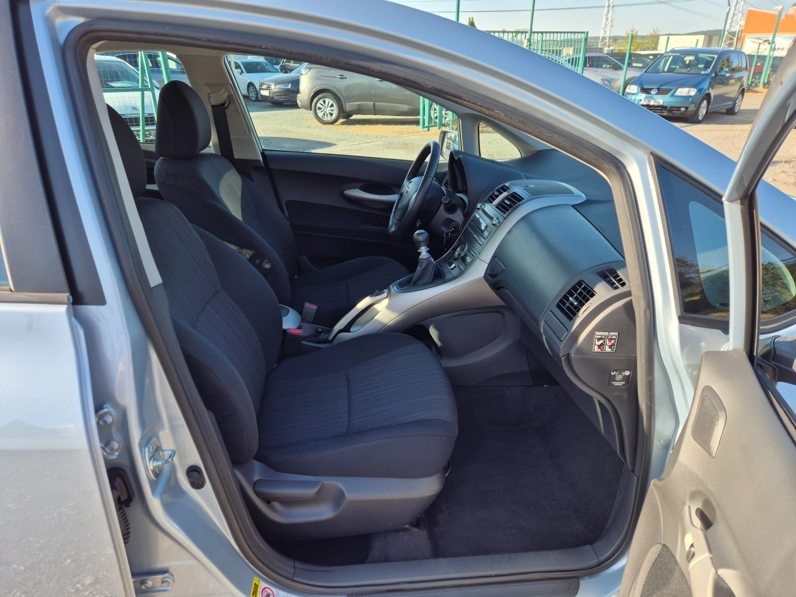 Toyota Auris 2.0D-4D 126кс, снимка 9 - Автомобили и джипове - 54404713