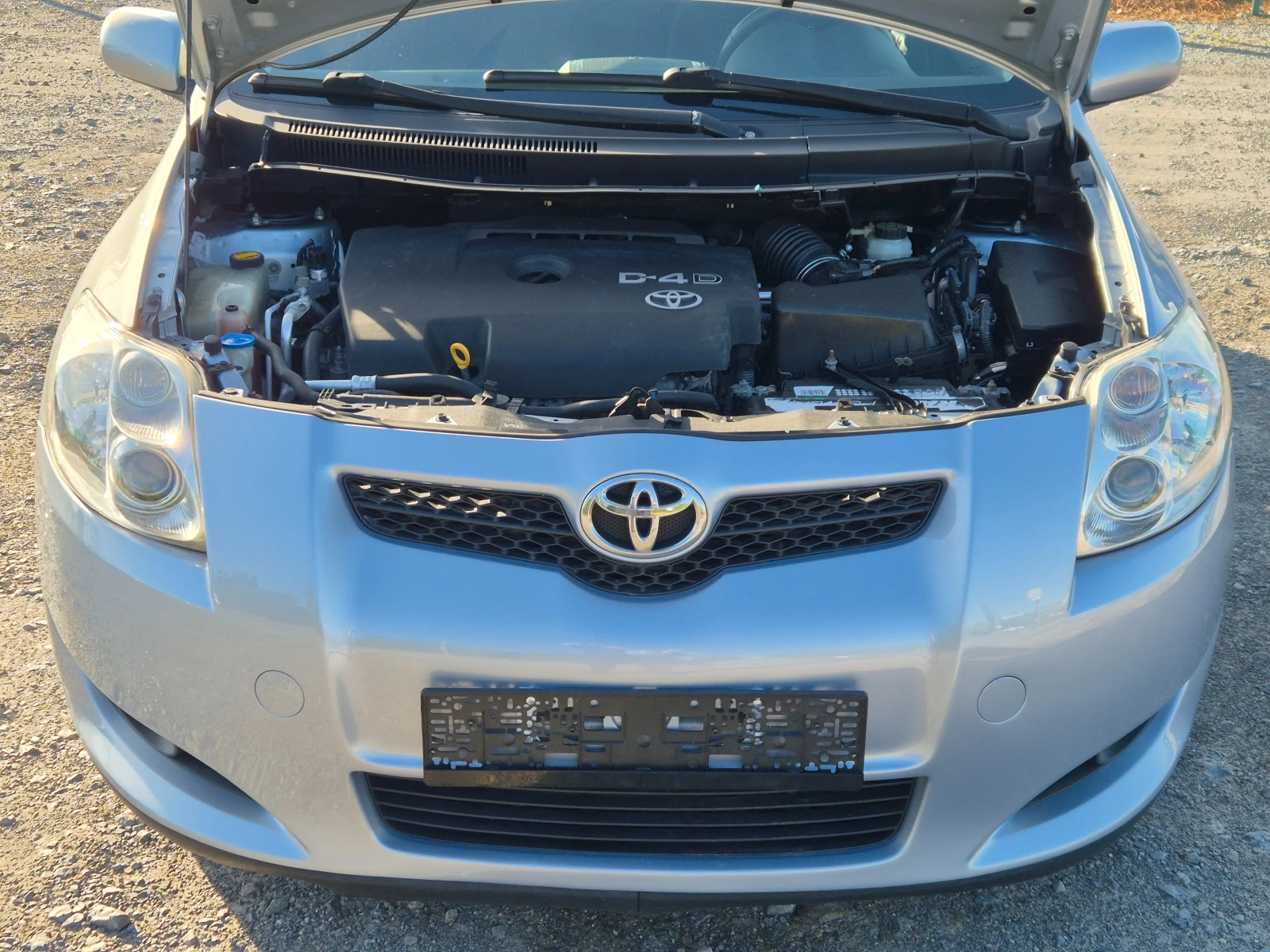 Toyota Auris 2.0D-4D 126кс, снимка 15 - Автомобили и джипове - 54404713