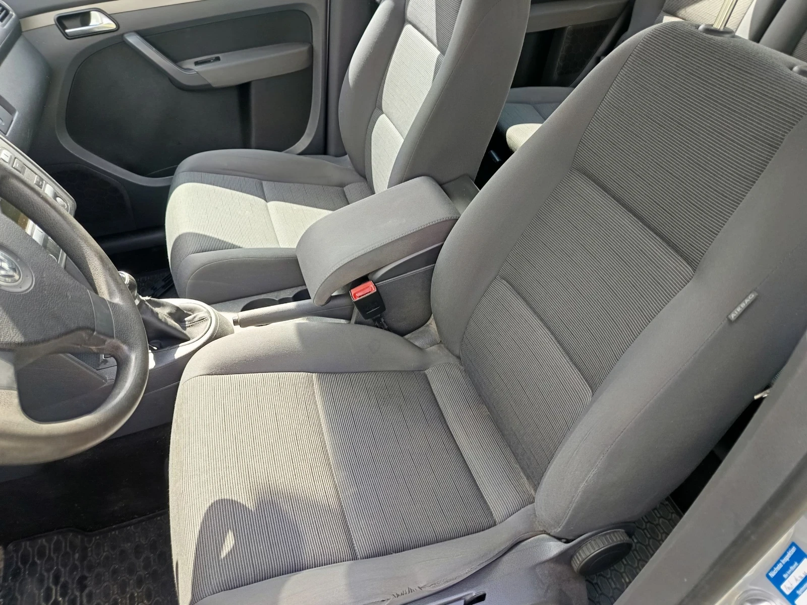 VW Touran, снимка 9 - Автомобили и джипове - 54572801