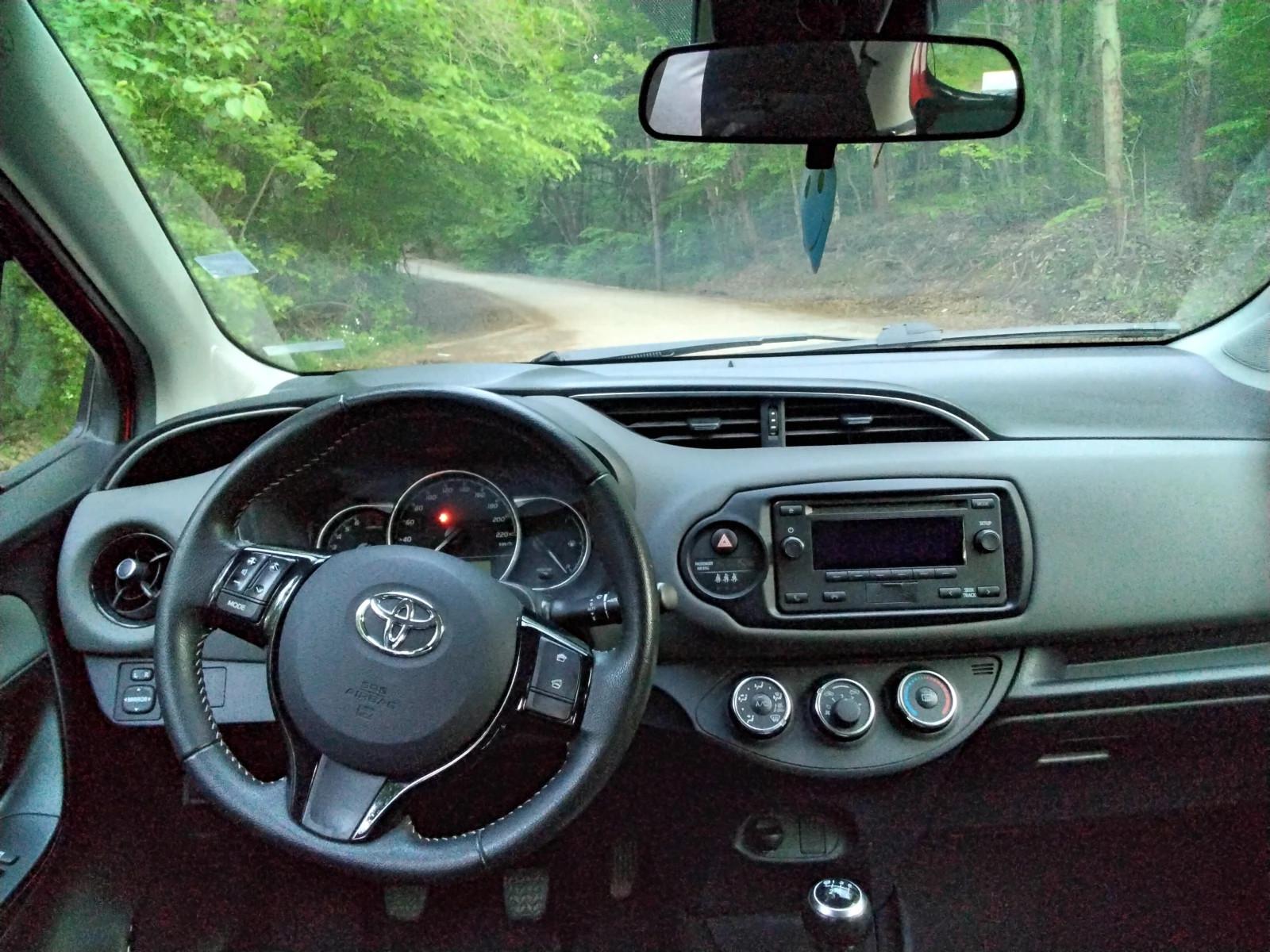 Toyota Yaris 1.5, първи собственик, гаранция., снимка 12 - Автомобили и джипове - 54963433