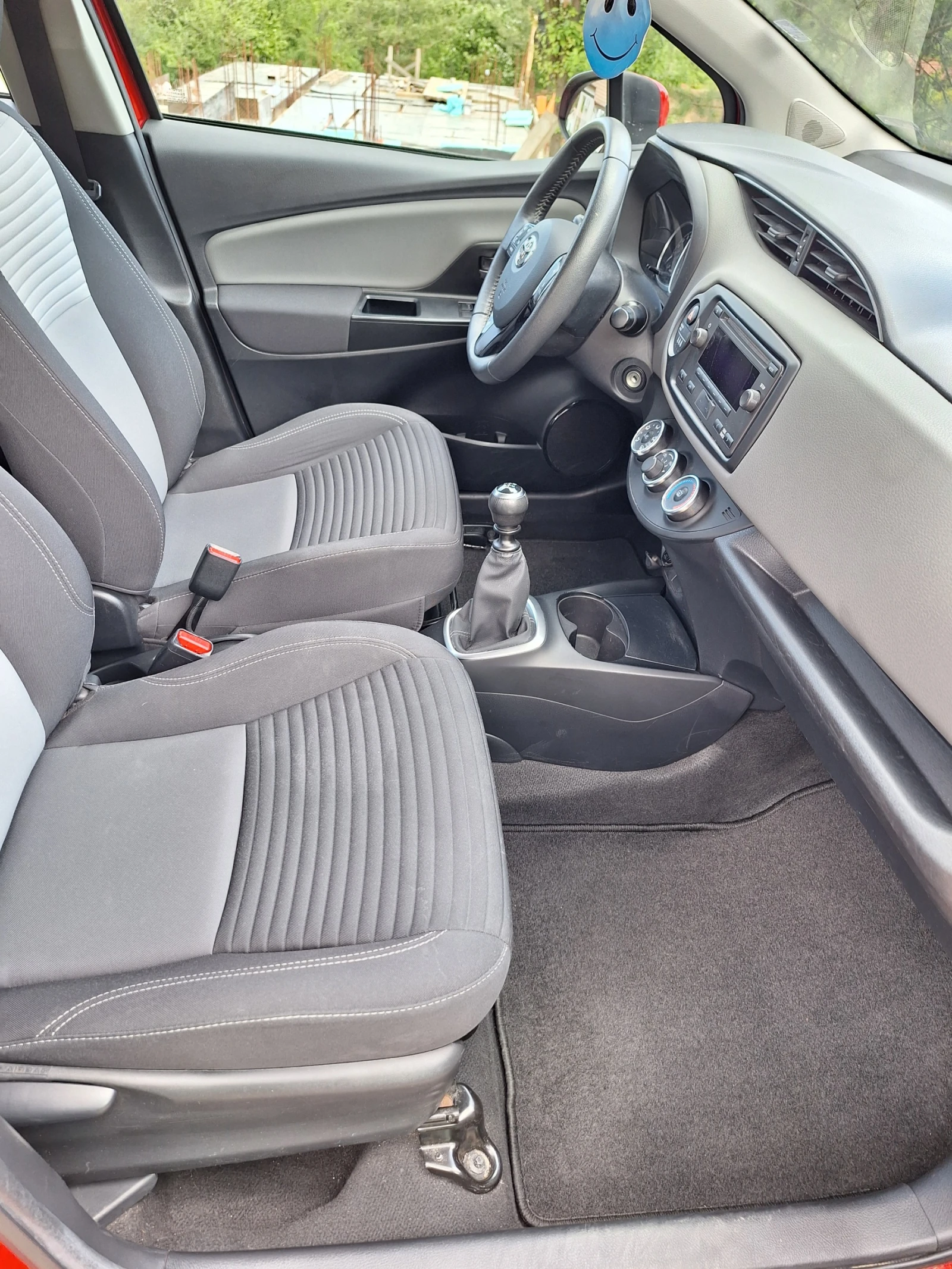 Toyota Yaris 1.5, първи собственик, гаранция., снимка 11 - Автомобили и джипове - 54963433