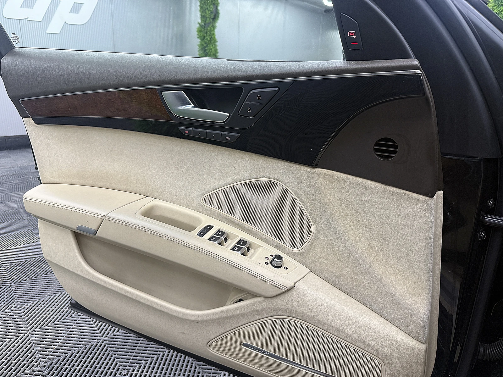 Audi A8 4.2TDI/MATRIX/ПОДГРЕВ ОБДУХВАНЕ СОБСТВЕН ЛИЗИНГ, снимка 9 - Автомобили и джипове - 55936950