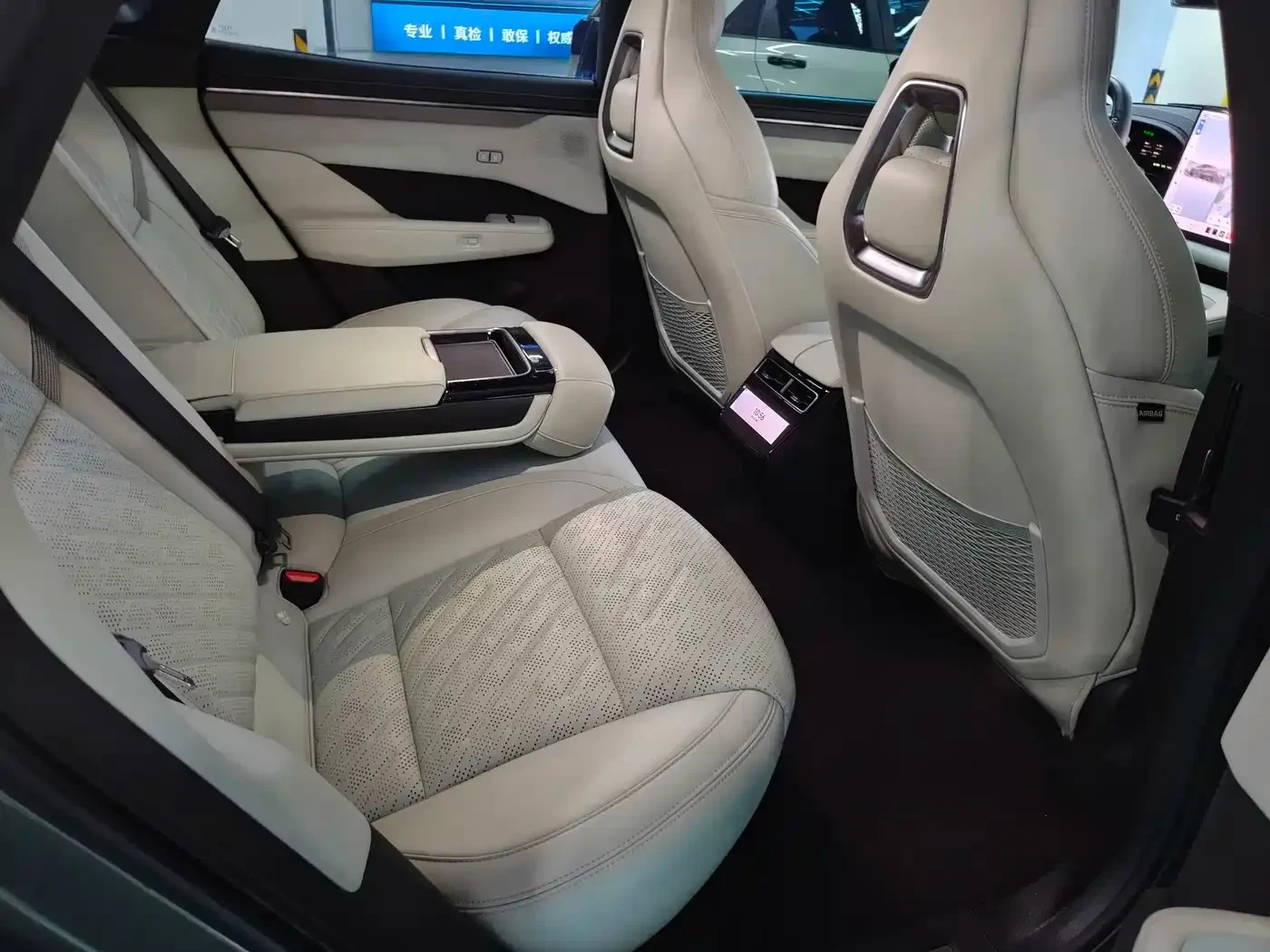 Zeekr 001 WE Edition 95kWh AWD, снимка 14 - Автомобили и джипове - 56235668