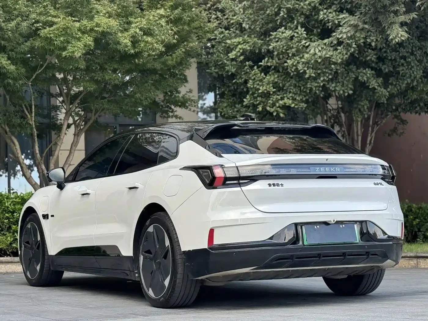 Zeekr 001, снимка 4 - Автомобили и джипове - 56685953