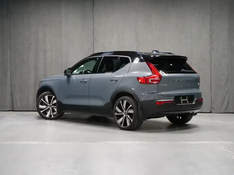 Volvo XC40 * Ultimate/Ultra * 4x4 * 360 * Harman/Kardon , снимка 4 - Автомобили и джипове - 52811922