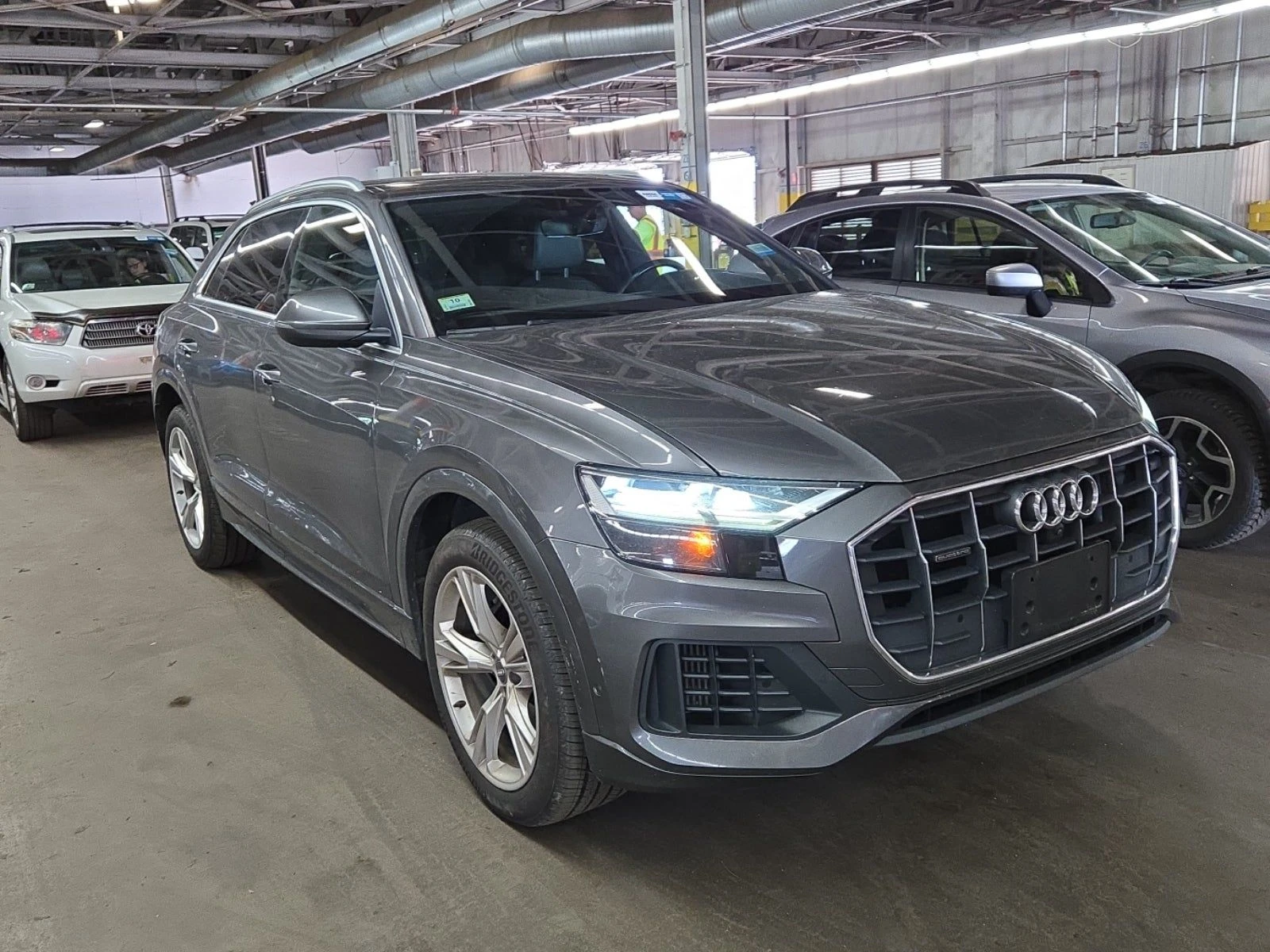 Audi Q8 4-ZONE* B&O* 360* ОБДУХ* АМБИЕНТ* KEYLESS* PANO* М - изображение 3