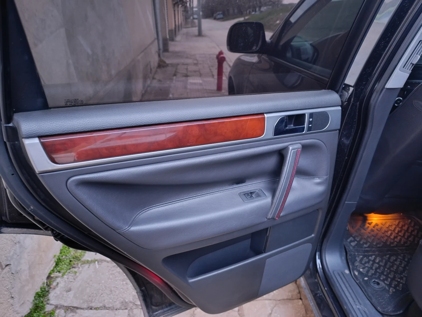 VW Touareg, снимка 2 - Автомобили и джипове - 53890554