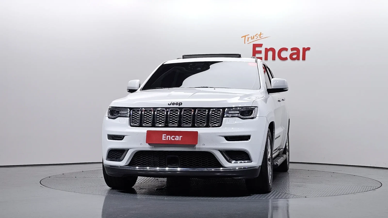 Jeep Grand cherokee SUMMIT| DISTRONIC| HARMAN| 8ZF| ПАНО, снимка 2 - Автомобили и джипове - 55220246