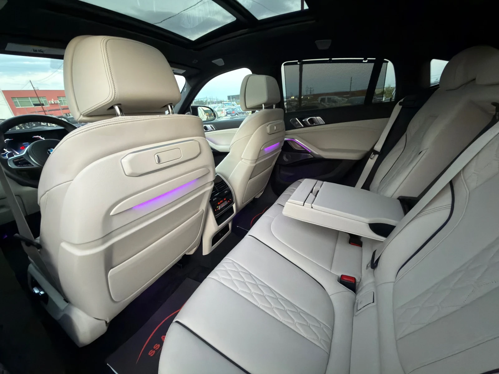 BMW X6 M60I-14000km B&W FuLL, снимка 14 - Автомобили и джипове - 55437205