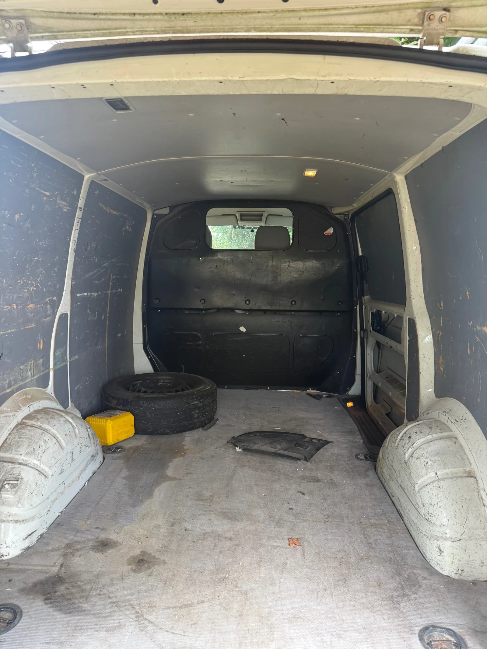 VW T5, снимка 11 - Бусове и автобуси - 51485223