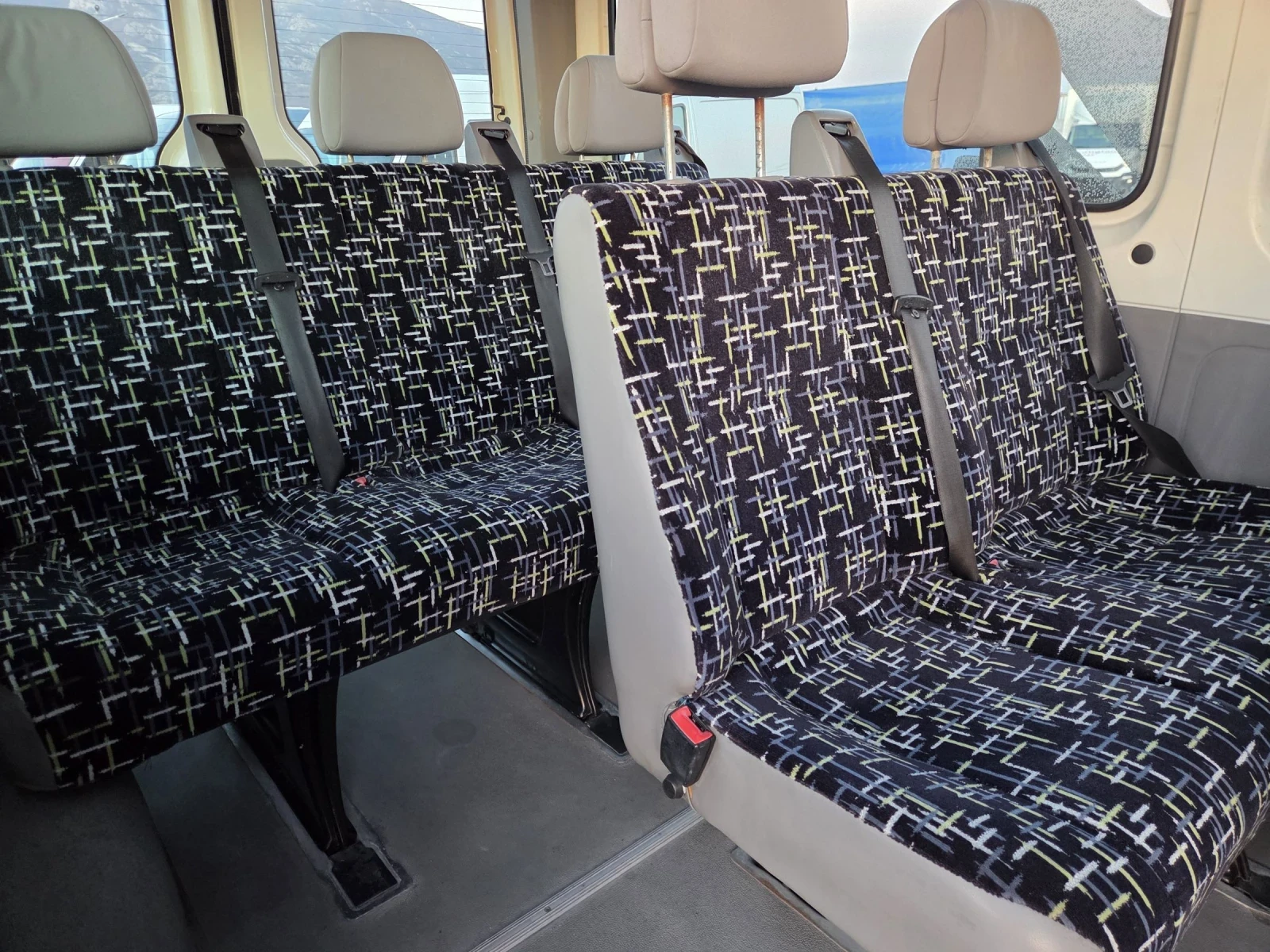 VW Crafter 2.5 TDI, Пътнически,  9местен, Клима, снимка 14 - Бусове и автобуси - 53802453