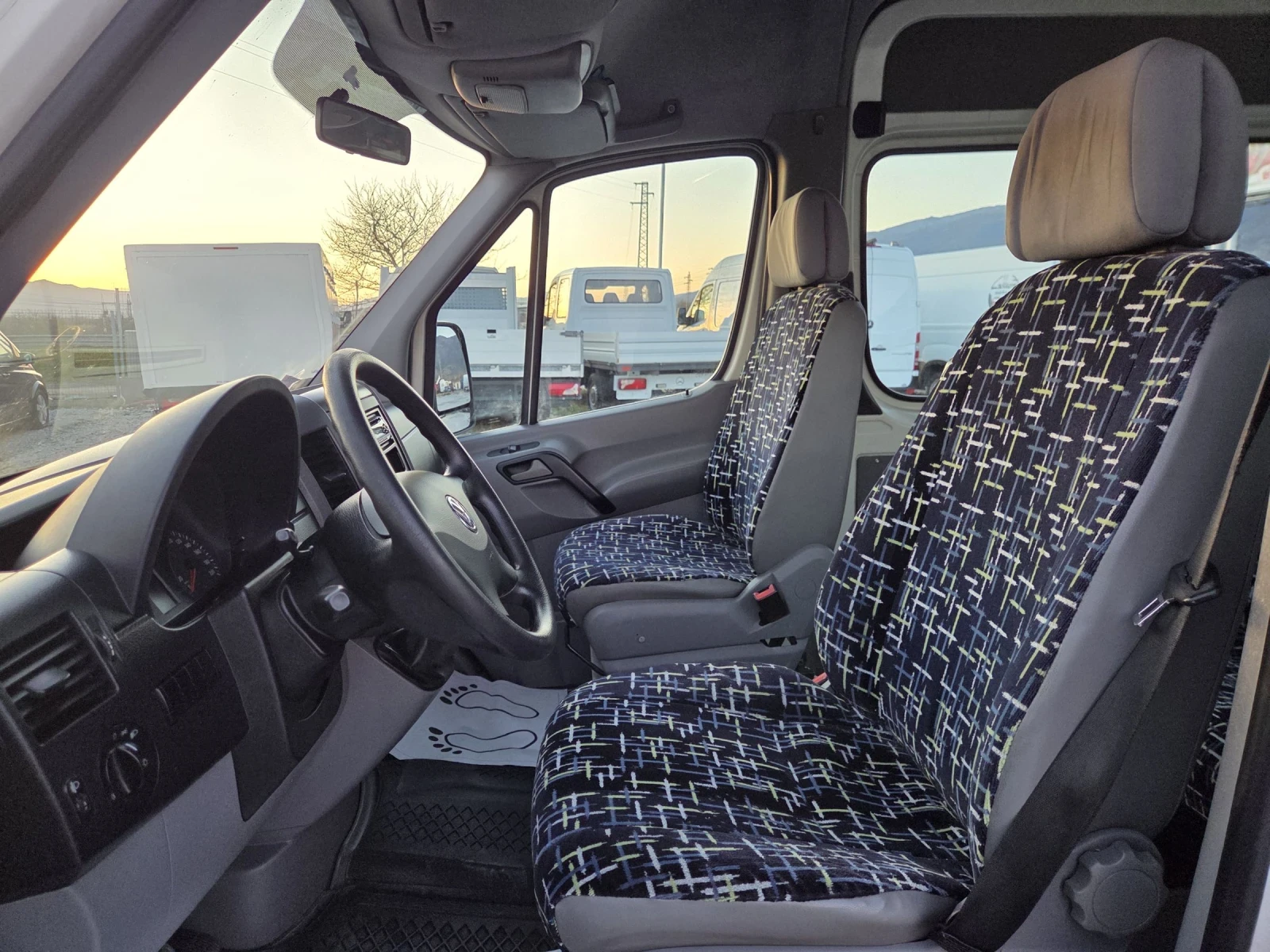 VW Crafter 2.5 TDI, Пътнически,  9местен, Клима, снимка 9 - Бусове и автобуси - 53802453