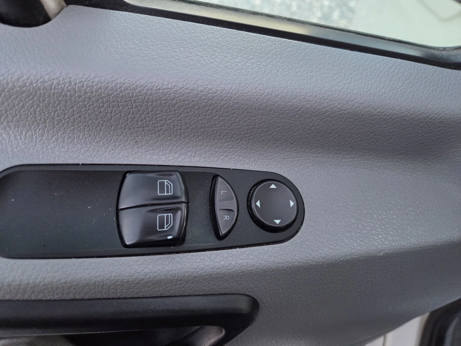 VW Crafter 2.5 TDI, Пътнически,  9местен, Клима, снимка 12 - Бусове и автобуси - 53802453