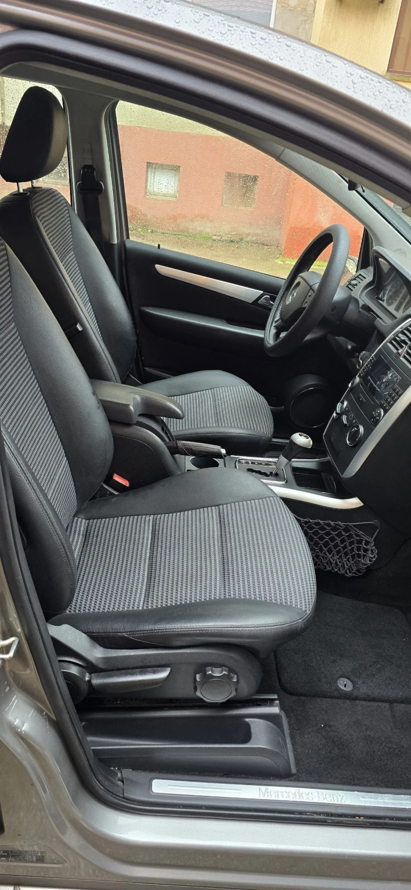 Mercedes-Benz B 180 2.0 CDI, Автомат, снимка 14 - Автомобили и джипове - 52043410