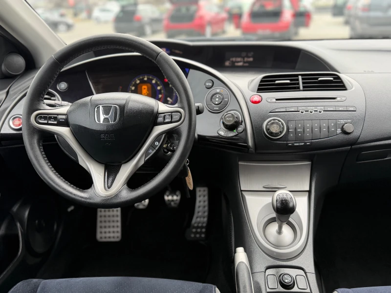 Honda Civic * ИТАЛИЯ* 1.8-140* i-VTEC* 183 ХИЛЯДИ* , снимка 13 - Автомобили и джипове - 52659143
