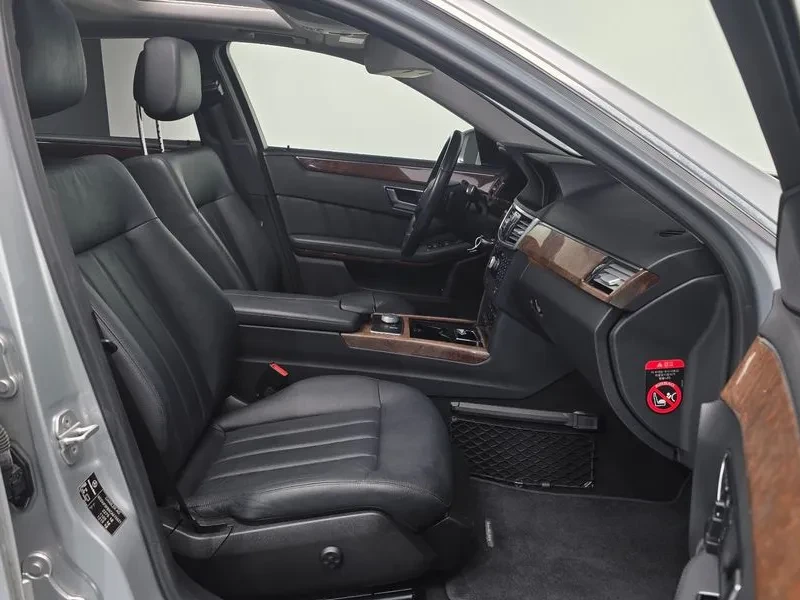 Mercedes-Benz E 300 Elegance, снимка 10 - Автомобили и джипове - 55898237