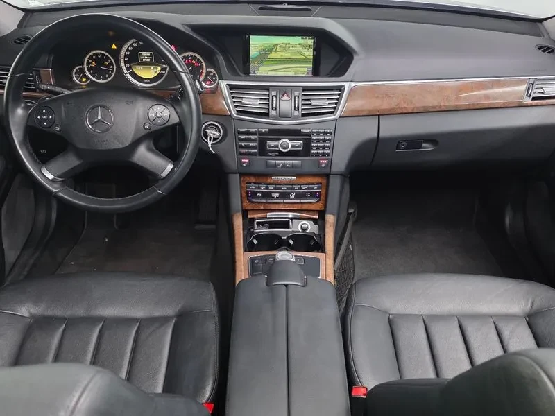 Mercedes-Benz E 300 Elegance, снимка 7 - Автомобили и джипове - 55898237