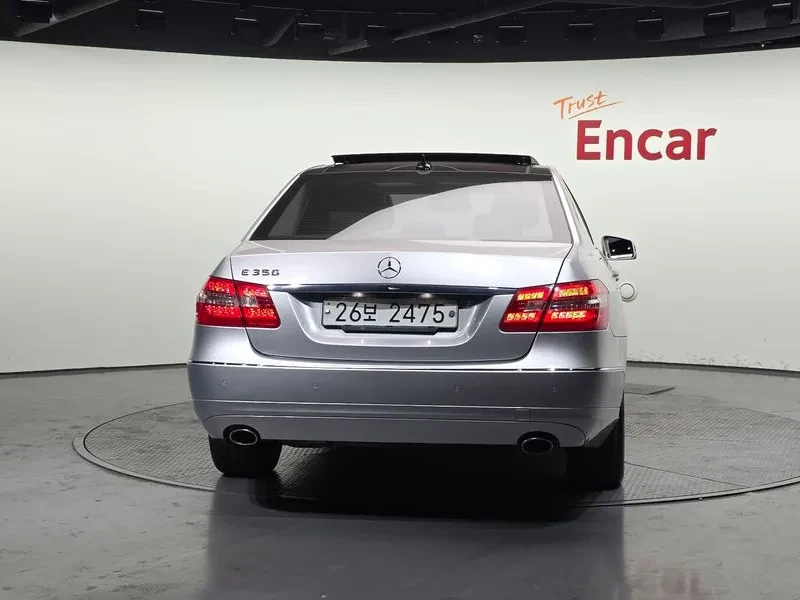 Mercedes-Benz E 300 Elegance, снимка 4 - Автомобили и джипове - 55898237