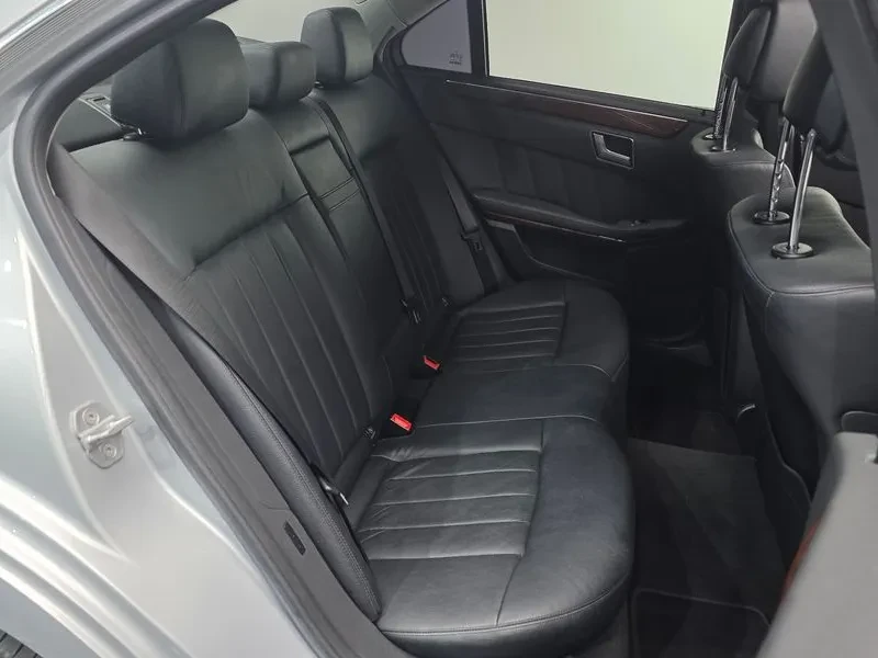 Mercedes-Benz E 300 Elegance, снимка 12 - Автомобили и джипове - 55898237
