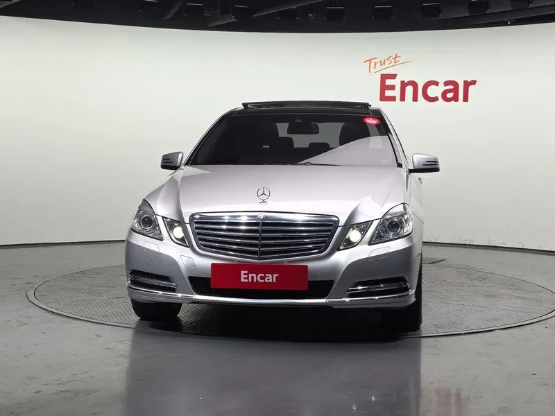 Mercedes-Benz E 300 Elegance, снимка 3 - Автомобили и джипове - 55898237