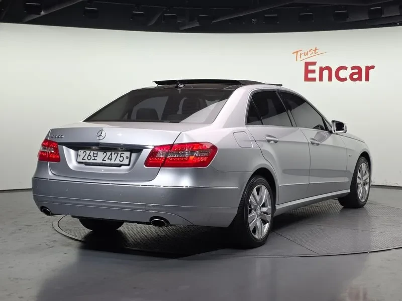 Mercedes-Benz E 300 Elegance, снимка 2 - Автомобили и джипове - 55898237