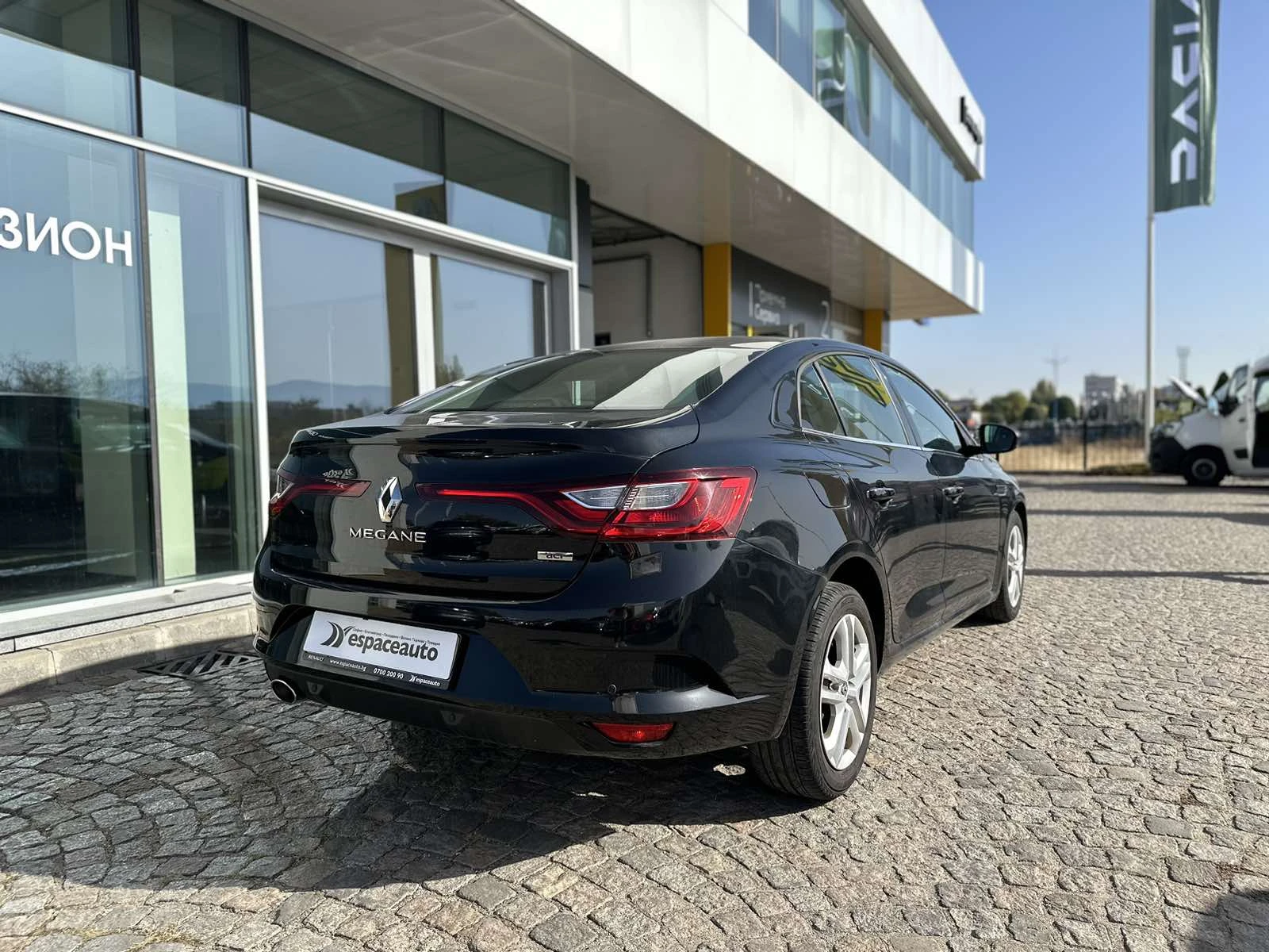 Renault Megane Sedan 1.5 DCi 115к.с - изображение 4