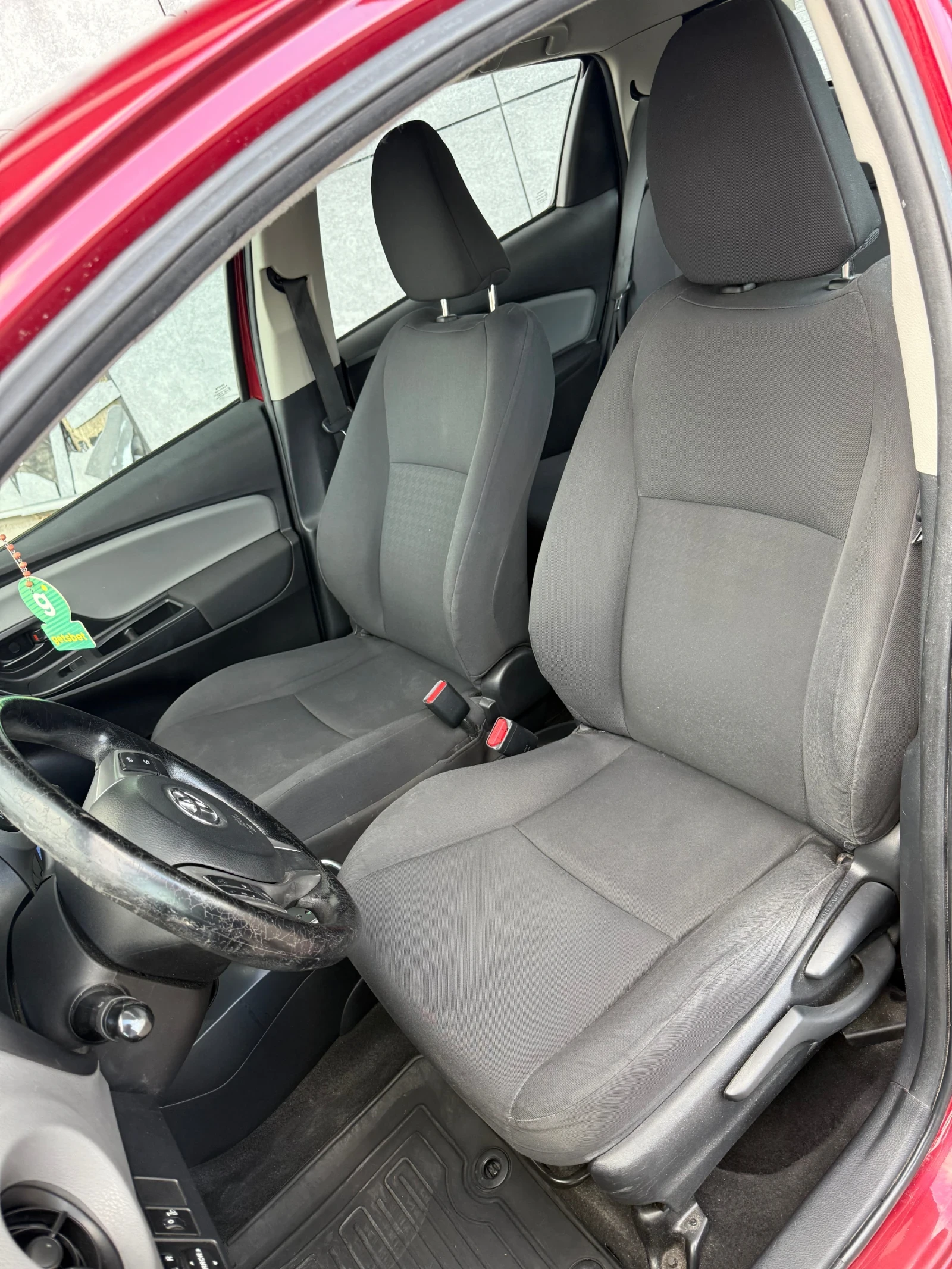 Toyota Yaris 1, 5 hybrid  - изображение 9