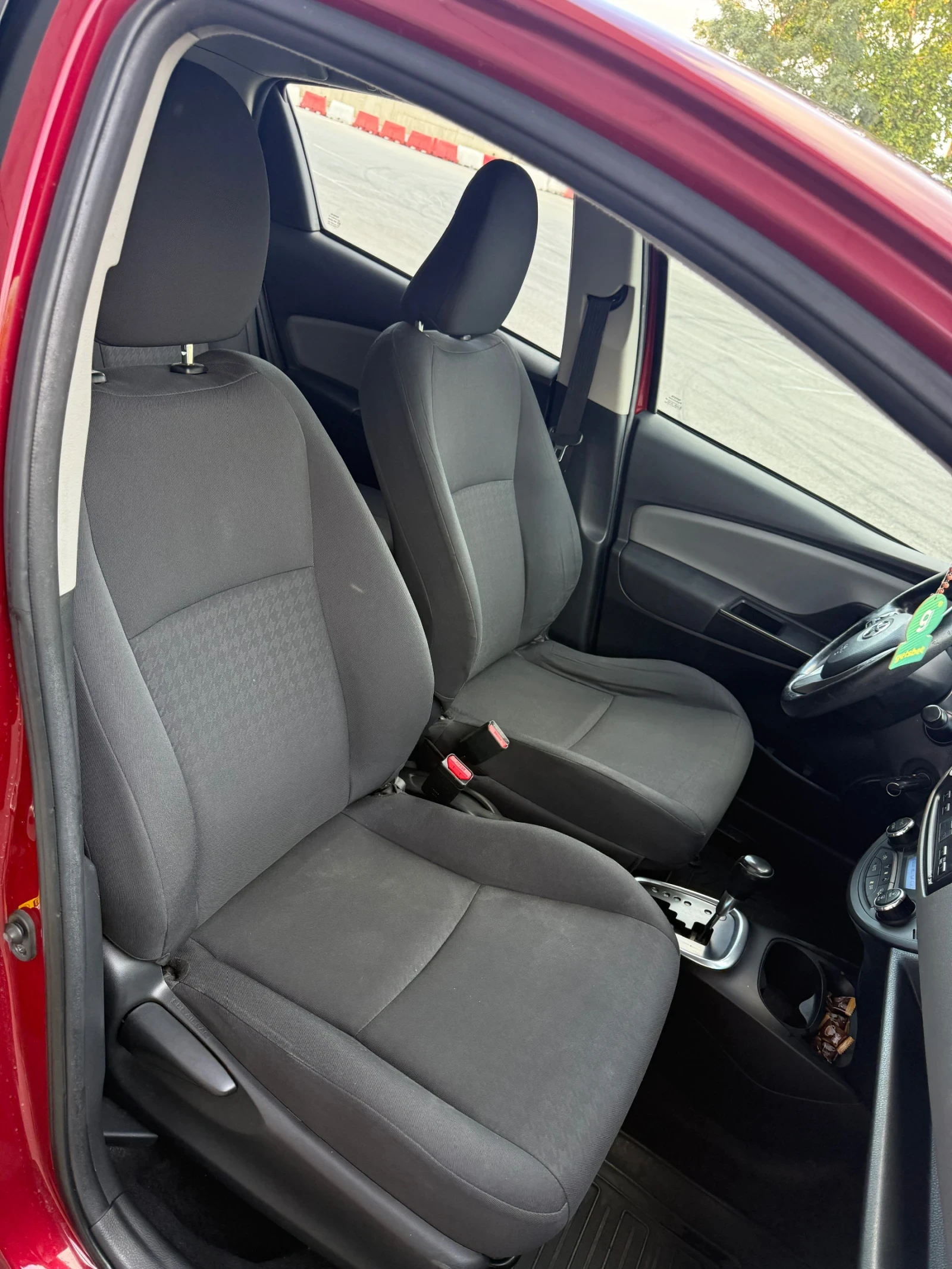 Toyota Yaris 1, 5 hybrid  - изображение 10