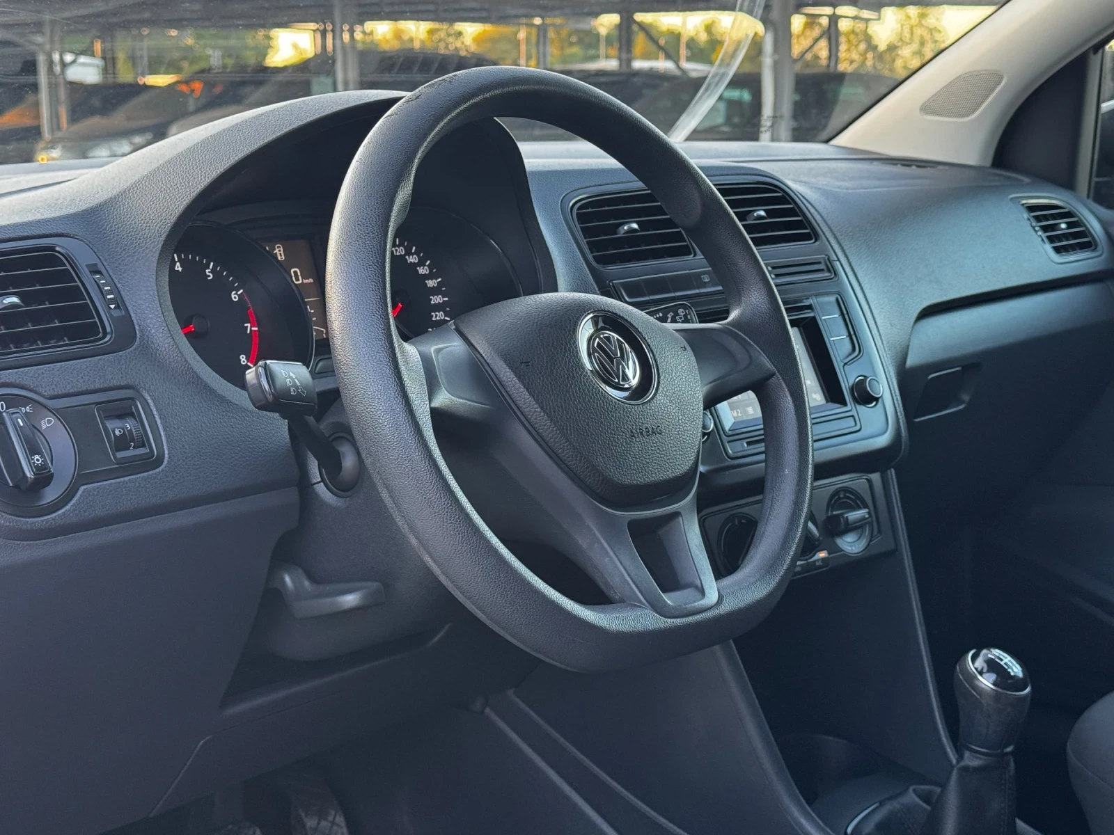 VW Polo 1.0i - изображение 7