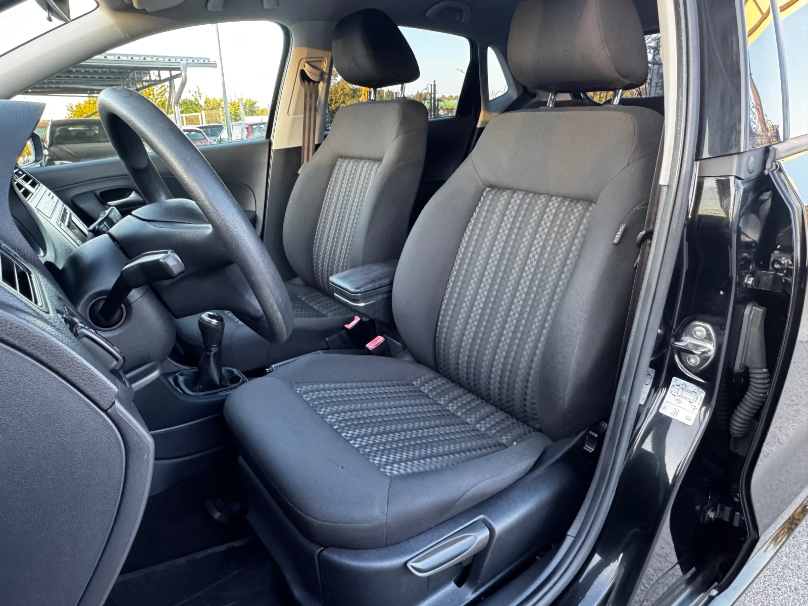 VW Polo 1.0i - изображение 8