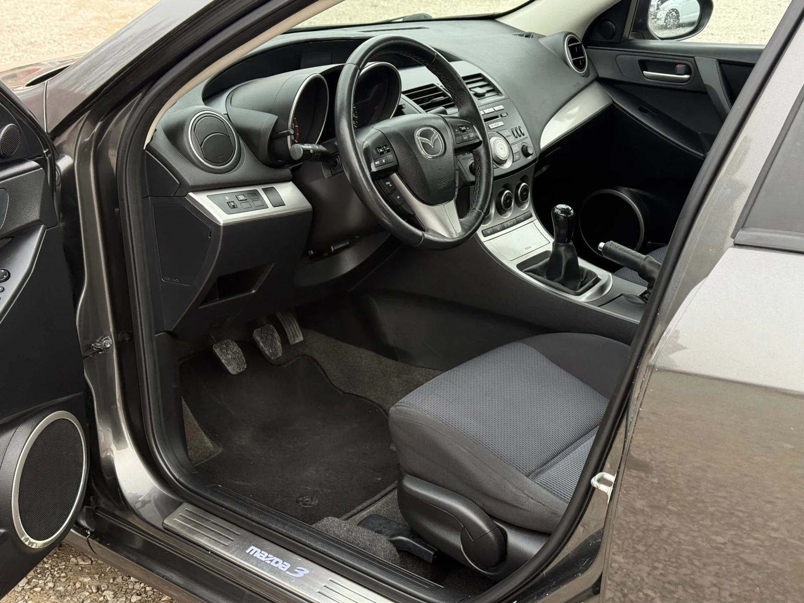 Mazda 3 1.6i 105к.с * Климатроник*  - изображение 9