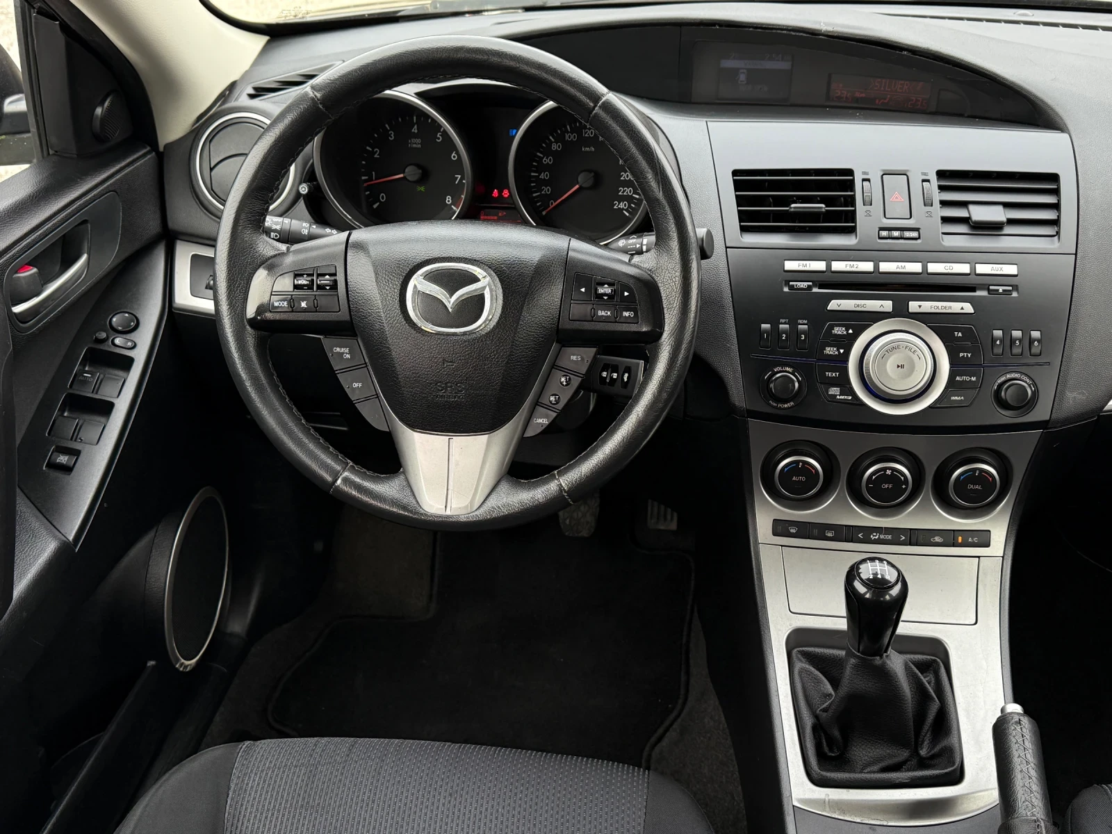 Mazda 3 1.6i 105к.с * Климатроник*  - изображение 10