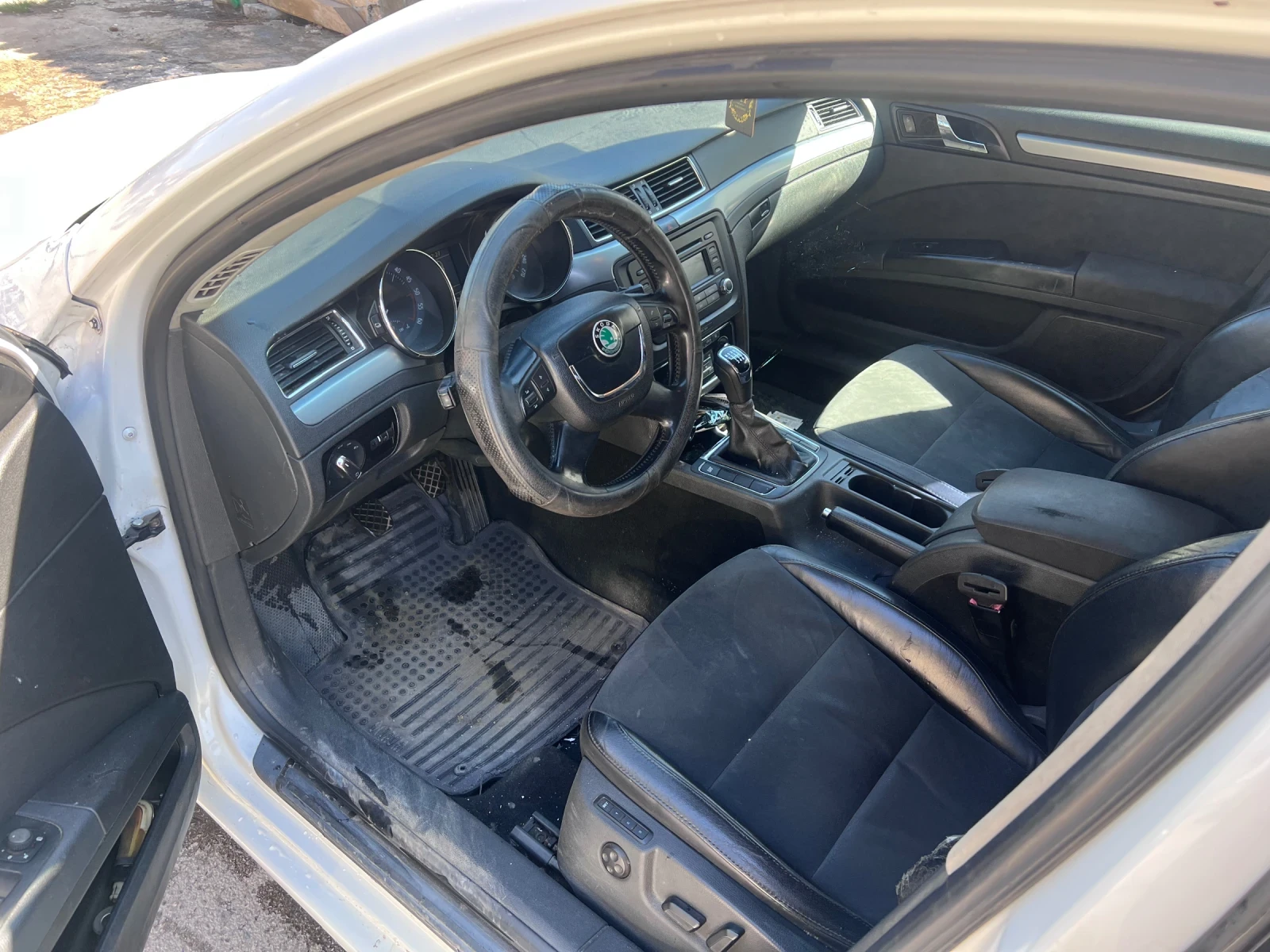 Skoda Superb, снимка 7 - Автомобили и джипове - 53810359