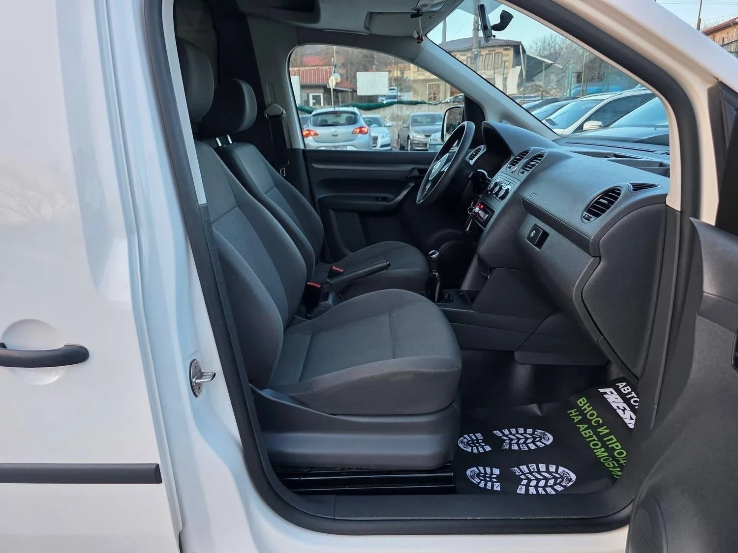 VW Caddy 1.6TDI 75K.C. / КЛИМАТИК / 2015 ГОДИНА, снимка 4 - Автомобили и джипове - 54089361