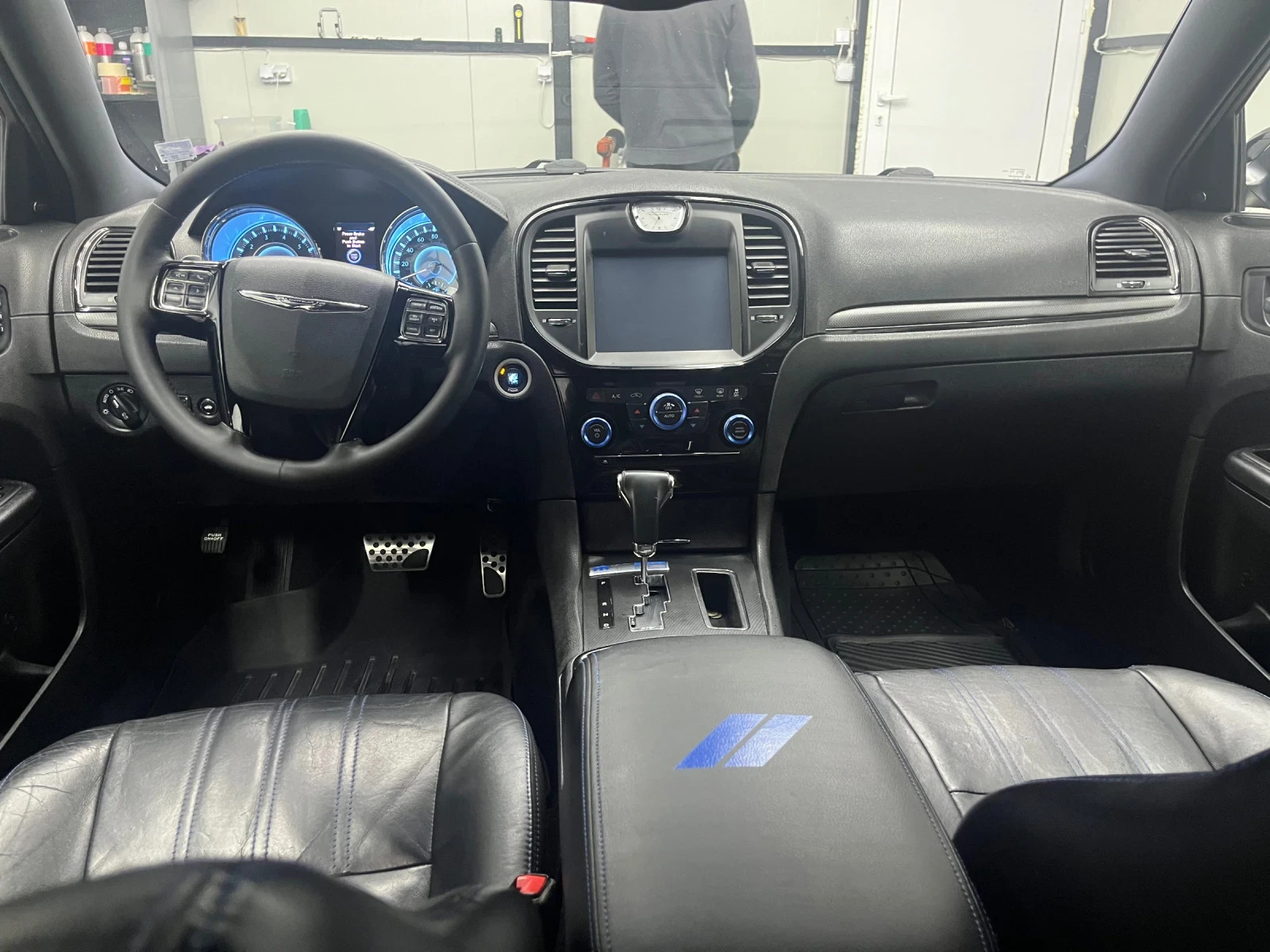 Chrysler 300c, снимка 8 - Автомобили и джипове - 54227313