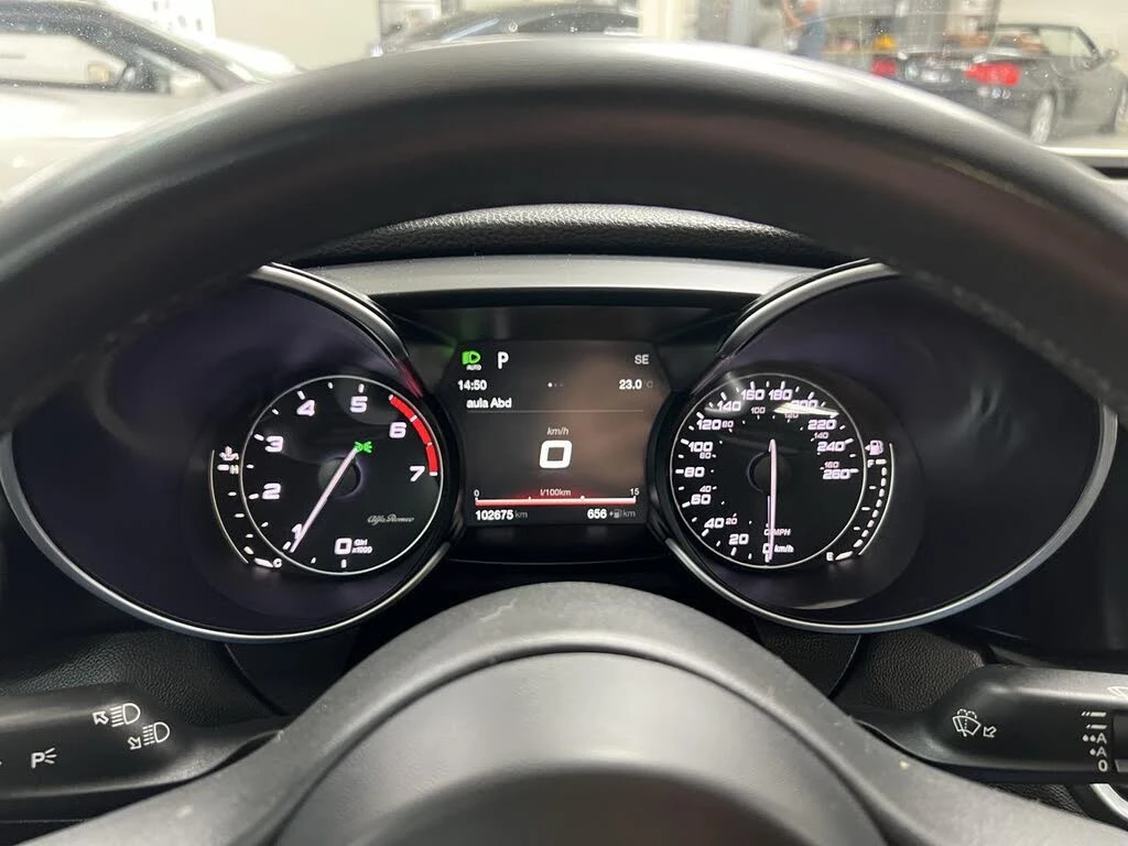 Alfa Romeo Giulia AWD* PANORAMA* KEYLESS* ПАМЕТ* ПОДГРЕВ* КАМЕРА* , снимка 13 - Автомобили и джипове - 54643264