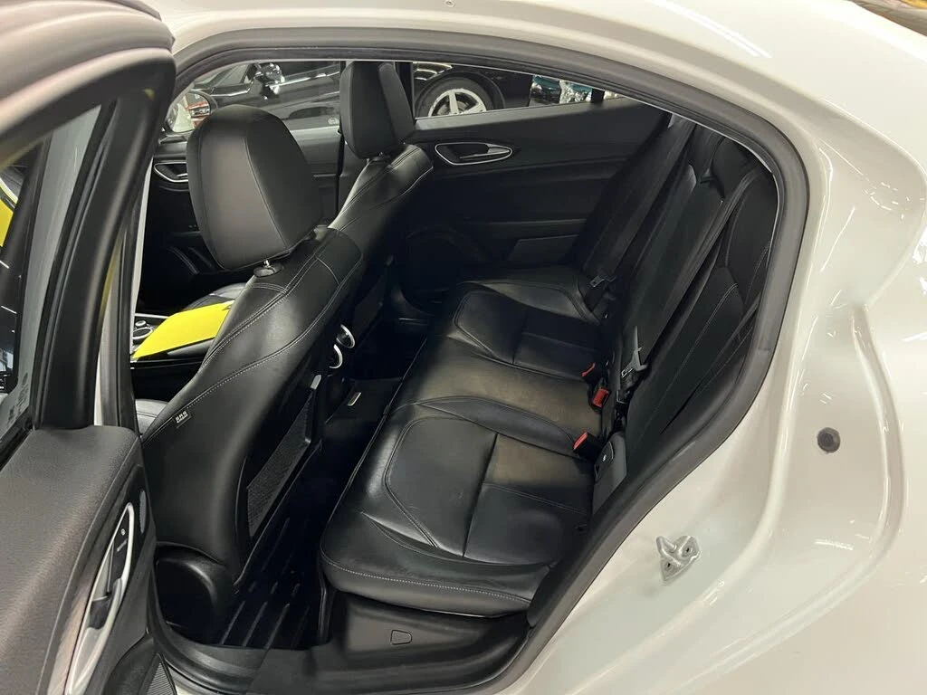 Alfa Romeo Giulia AWD* PANORAMA* KEYLESS* ПАМЕТ* ПОДГРЕВ* КАМЕРА* , снимка 17 - Автомобили и джипове - 54643264