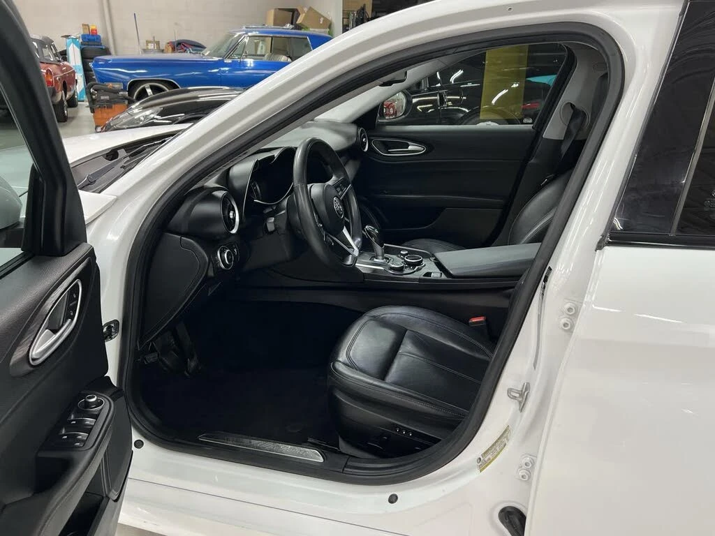 Alfa Romeo Giulia AWD* PANORAMA* KEYLESS* ПАМЕТ* ПОДГРЕВ* КАМЕРА* , снимка 10 - Автомобили и джипове - 54643264