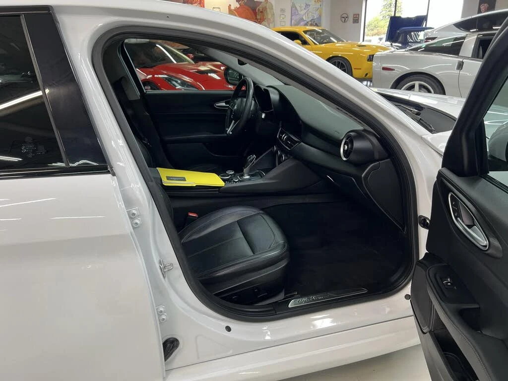 Alfa Romeo Giulia AWD* PANORAMA* KEYLESS* ПАМЕТ* ПОДГРЕВ* КАМЕРА* , снимка 11 - Автомобили и джипове - 54643264