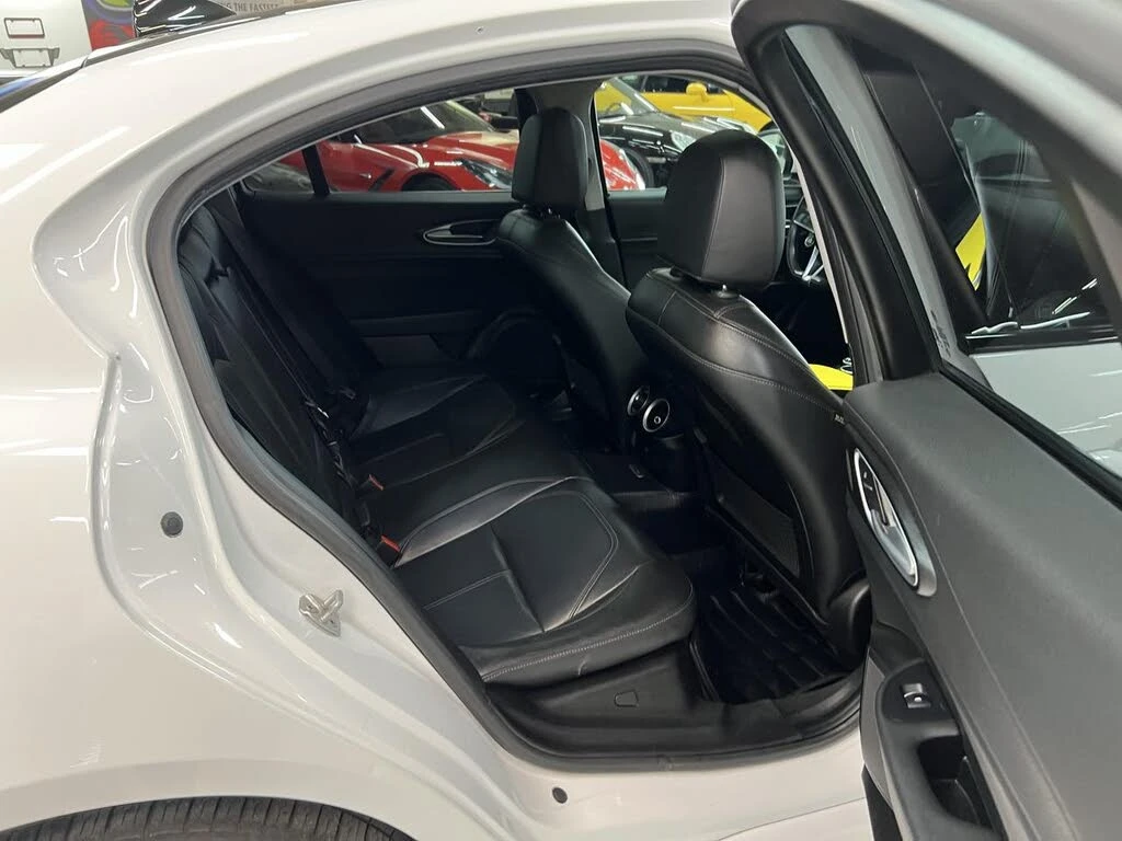 Alfa Romeo Giulia AWD* PANORAMA* KEYLESS* ПАМЕТ* ПОДГРЕВ* КАМЕРА* , снимка 16 - Автомобили и джипове - 54643264