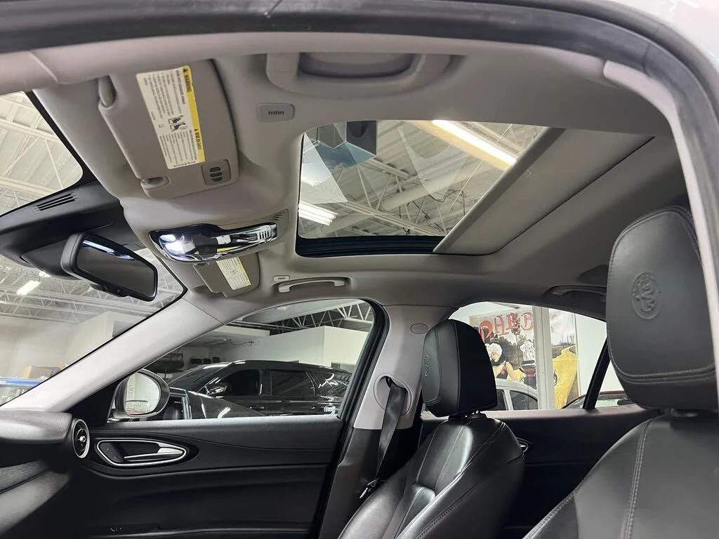 Alfa Romeo Giulia AWD* PANORAMA* KEYLESS* ПАМЕТ* ПОДГРЕВ* КАМЕРА* , снимка 15 - Автомобили и джипове - 54643264