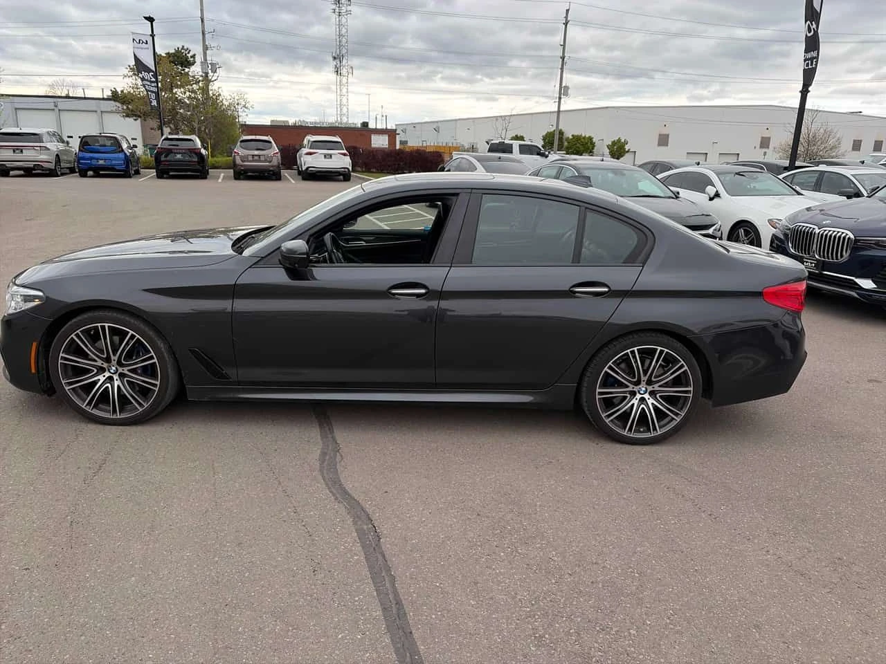 BMW 530 * xDrive * CARFAX * HUD * 360 * HARMAN * ОБДУХВАНЕ, снимка 2 - Автомобили и джипове - 54738639
