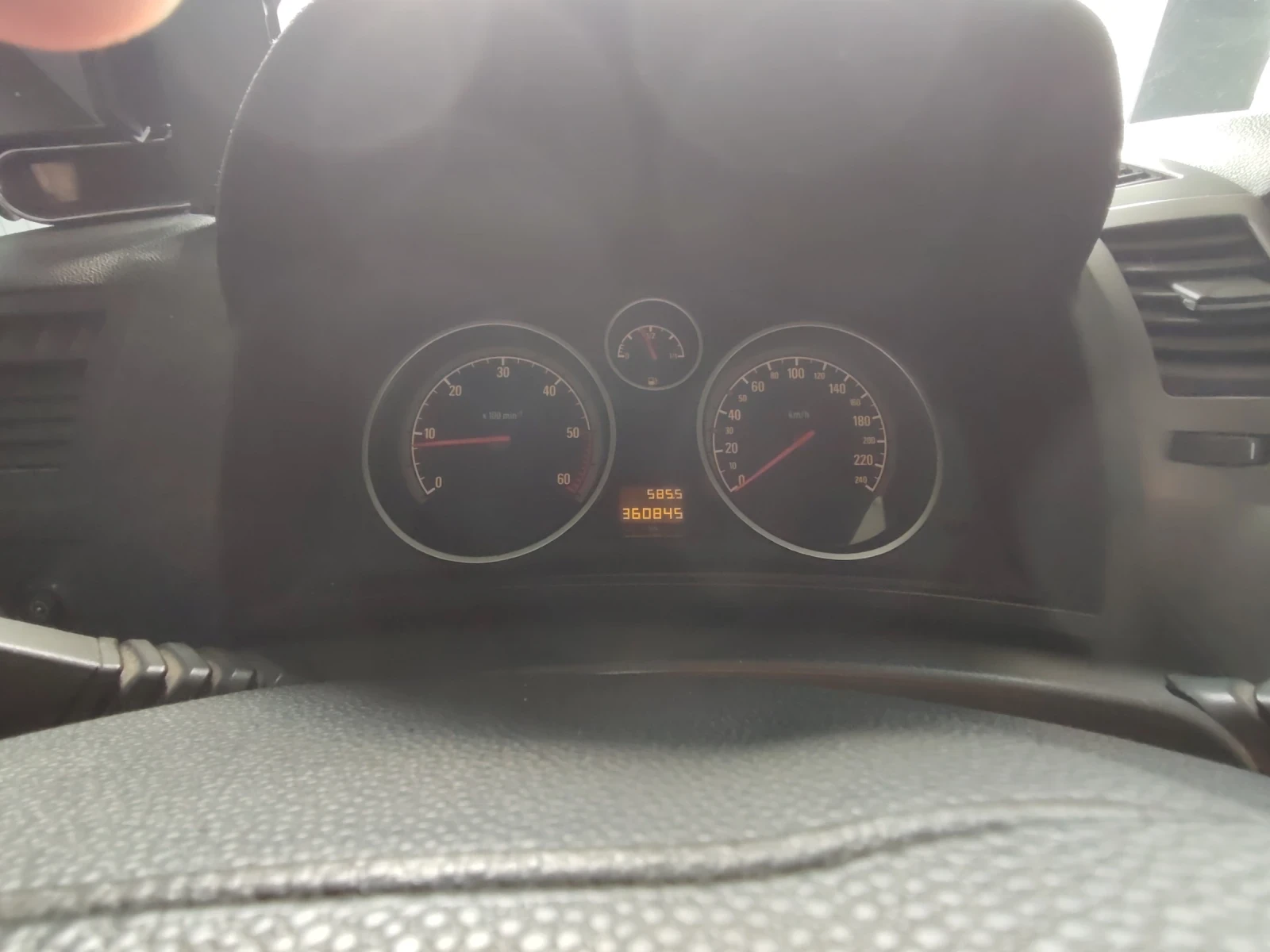 Opel Zafira 1.9 CDTI, снимка 10 - Автомобили и джипове - 55040353