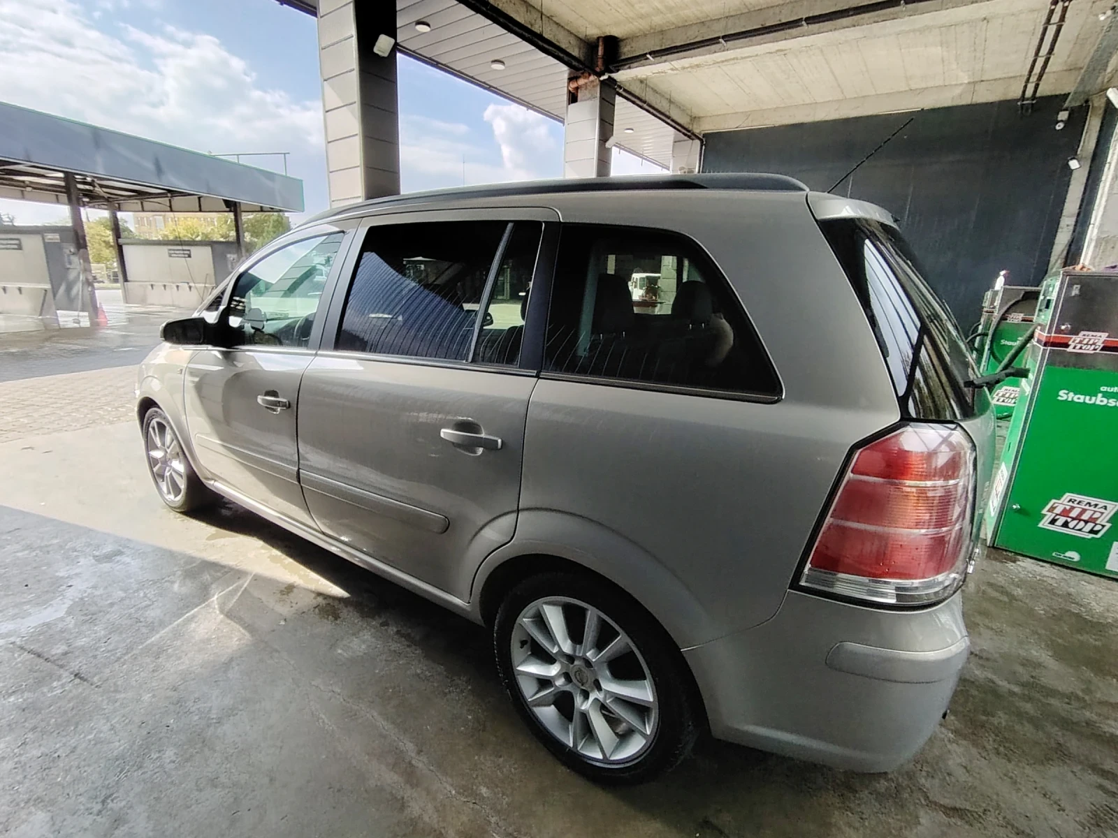 Opel Zafira 1.9 CDTI, снимка 3 - Автомобили и джипове - 55040353